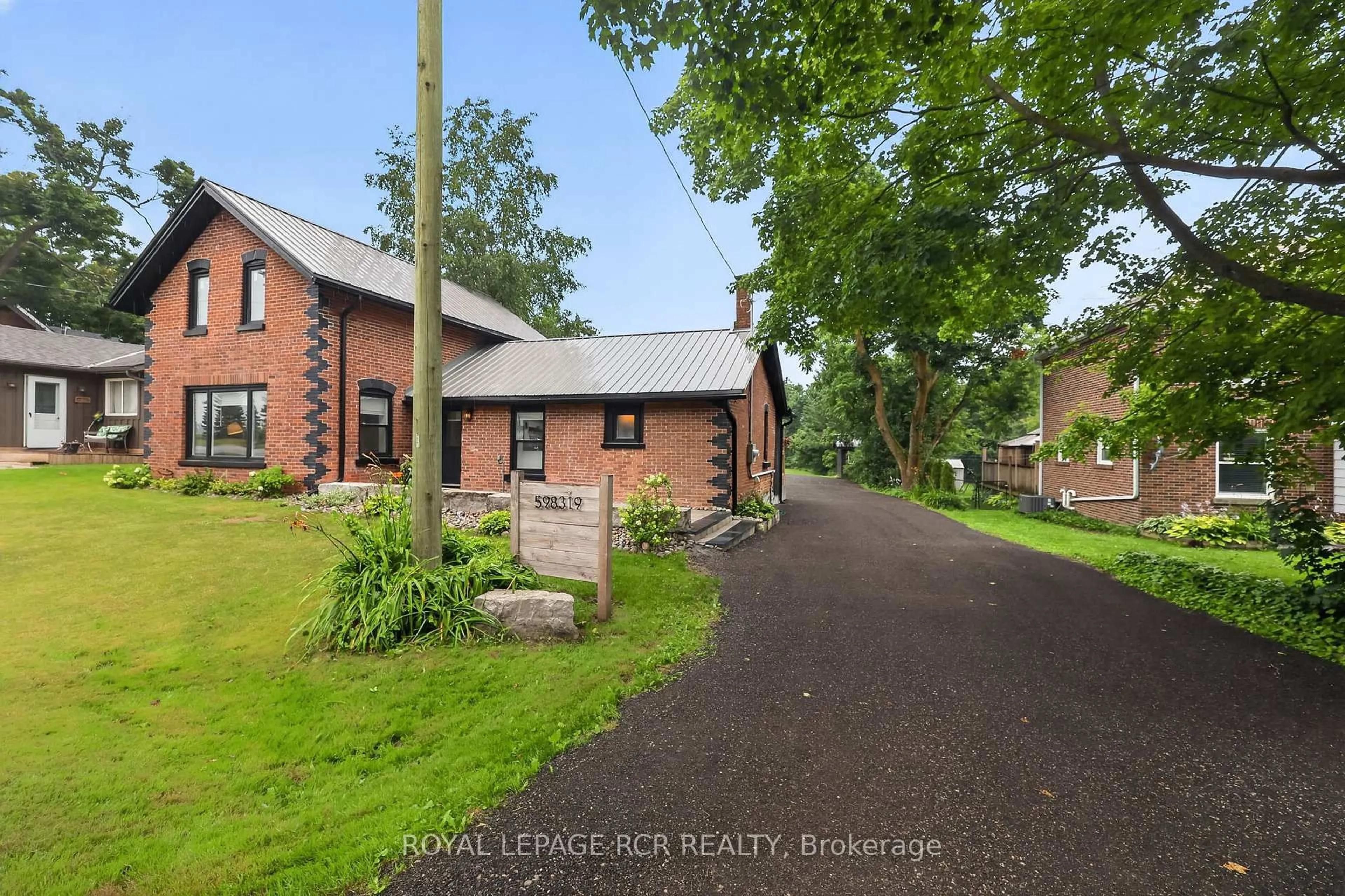 A pic from outside/outdoor area/front of a property/back of a property/a pic from drone, street for 598319 2nd Line West Line, Mulmur Ontario L9V 0B6