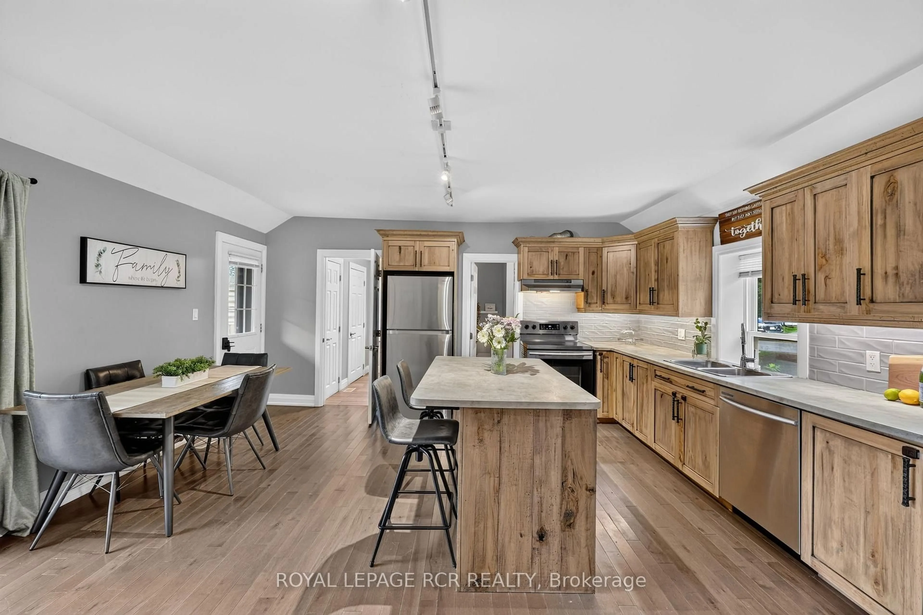 Open concept kitchen, unknown for 598319 2nd Line West Line, Mulmur Ontario L9V 0B6