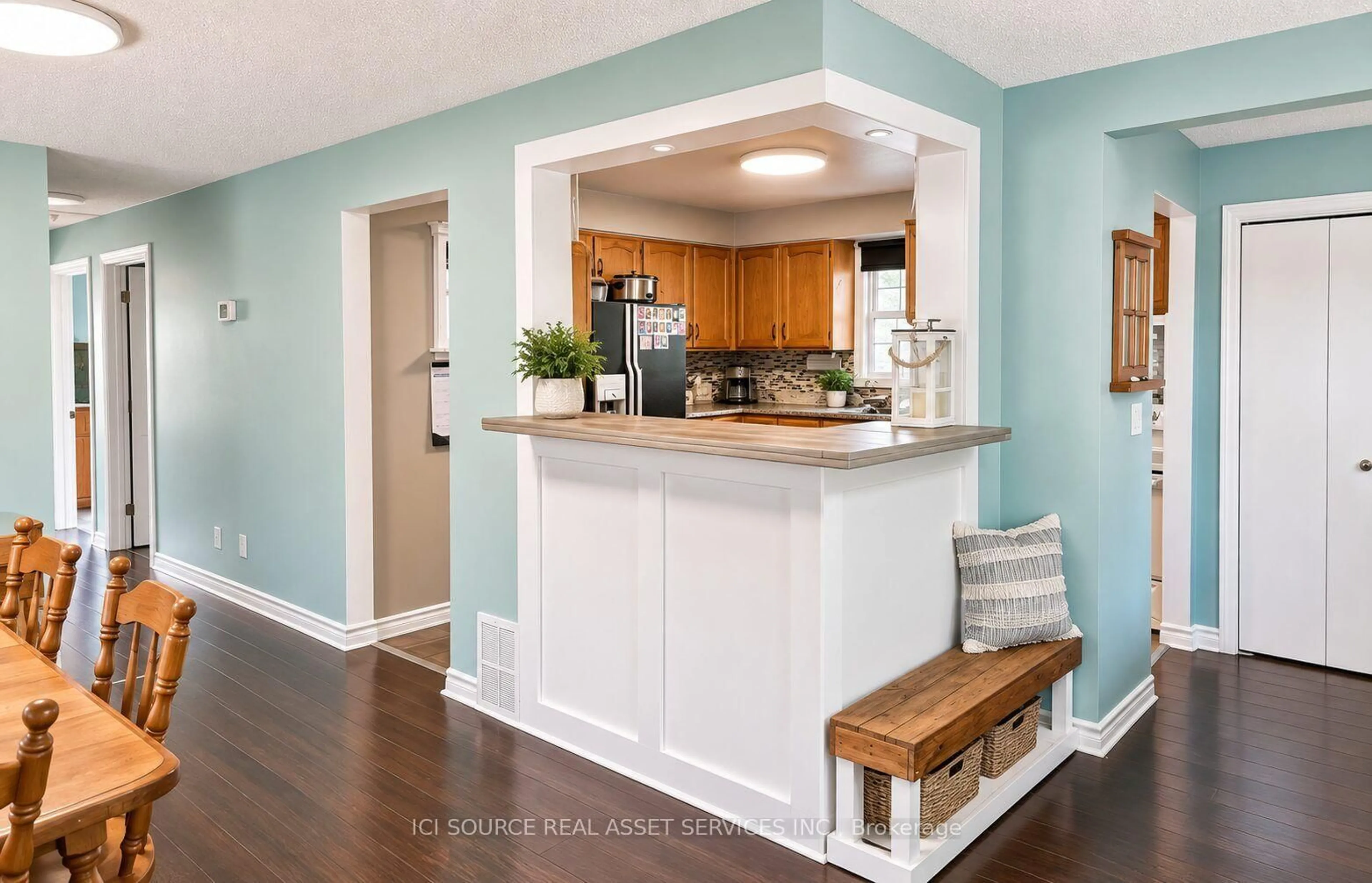 Open concept kitchen, unknown for 34 Grantham Ave, St. Catharines Ontario L2P 3B4