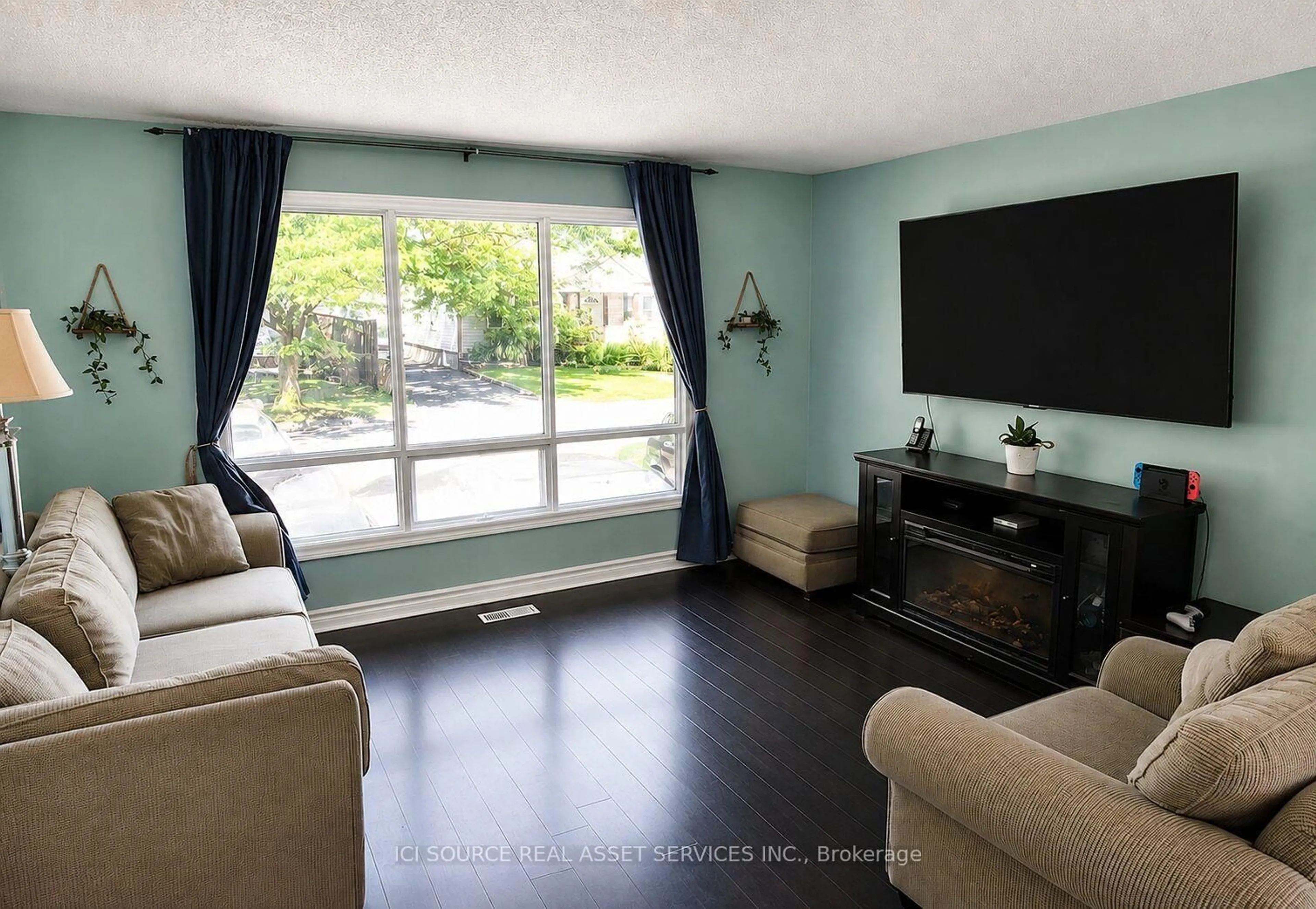 Living room with furniture, unknown for 34 Grantham Ave, St. Catharines Ontario L2P 3B4
