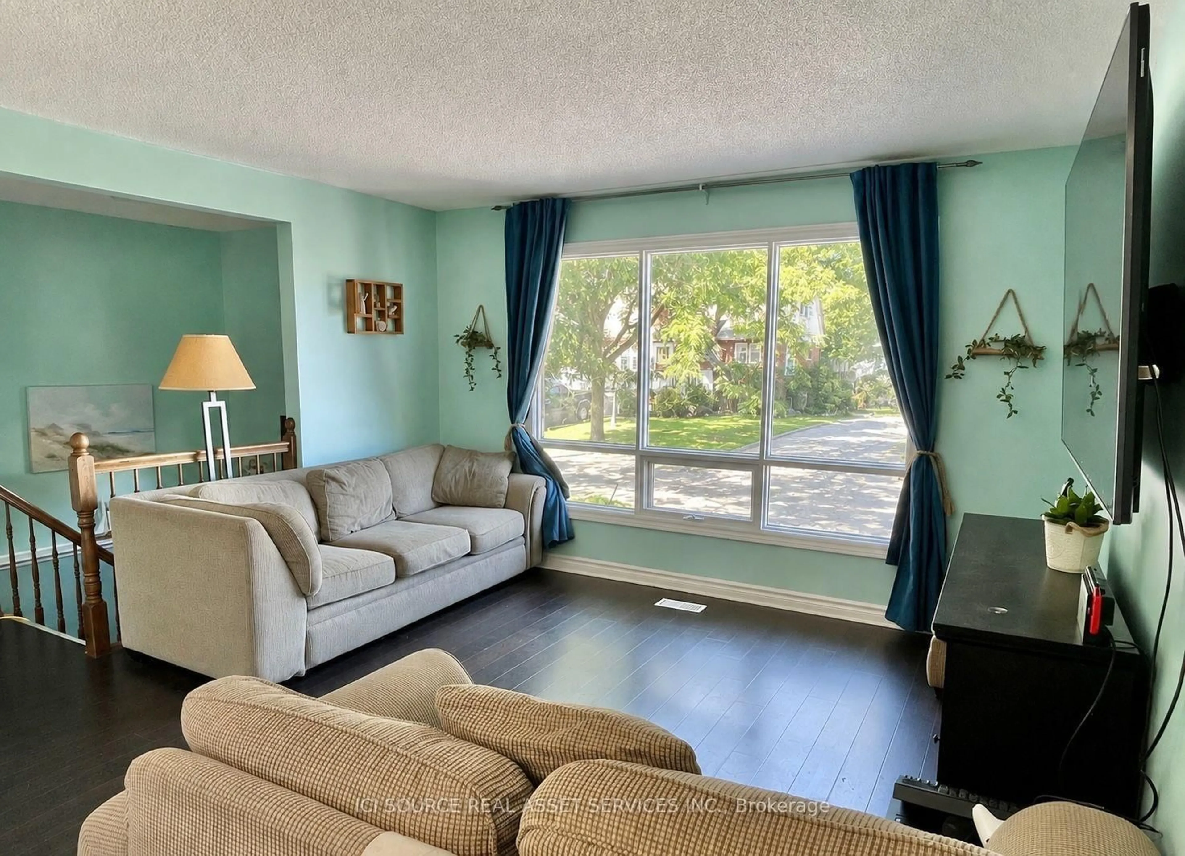 Living room with furniture, unknown for 34 Grantham Ave, St. Catharines Ontario L2P 3B4
