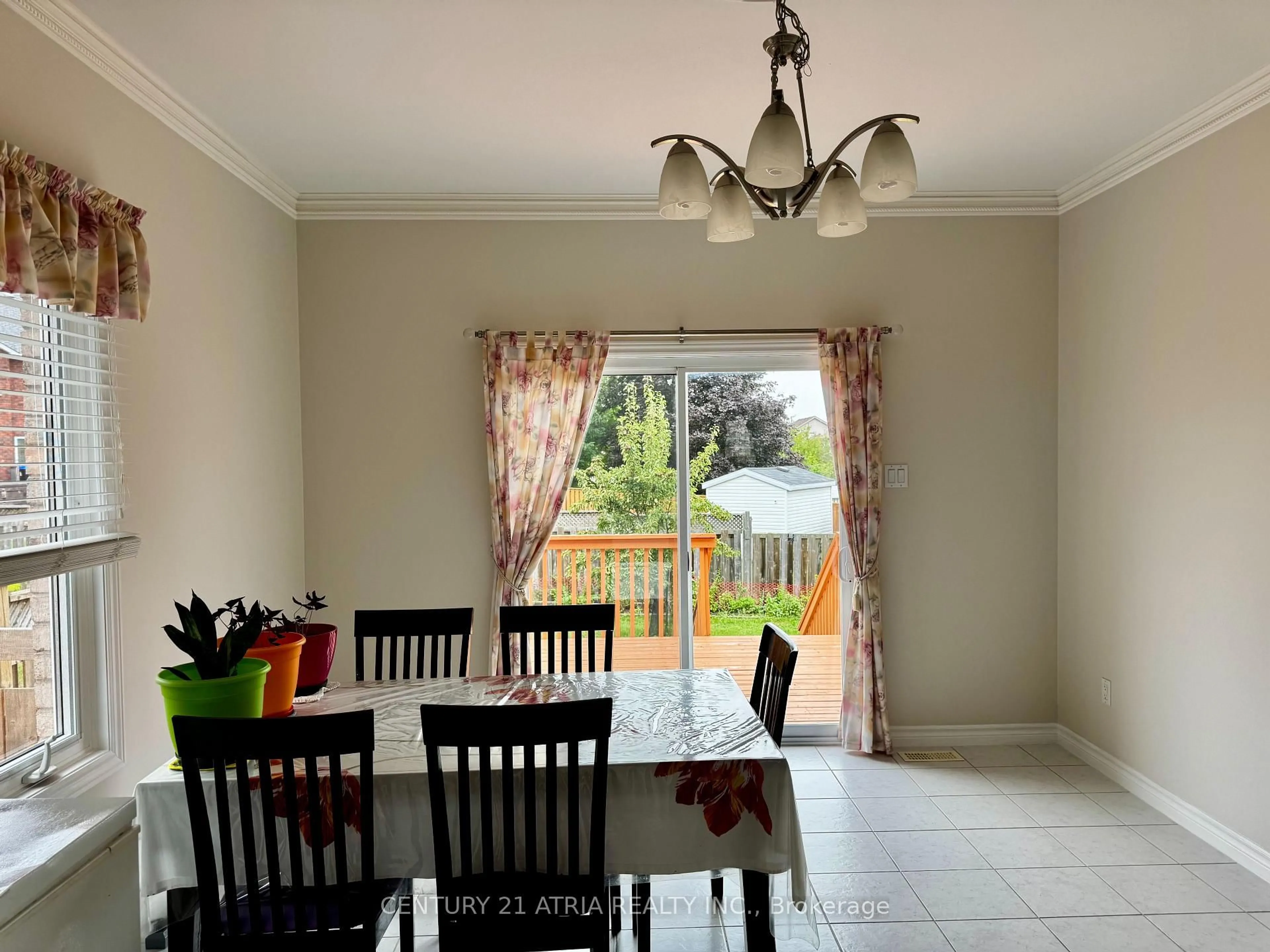 Dining room, wood/laminate floor for 1688 Keppler Cres, Peterborough Ontario K9K 2P5
