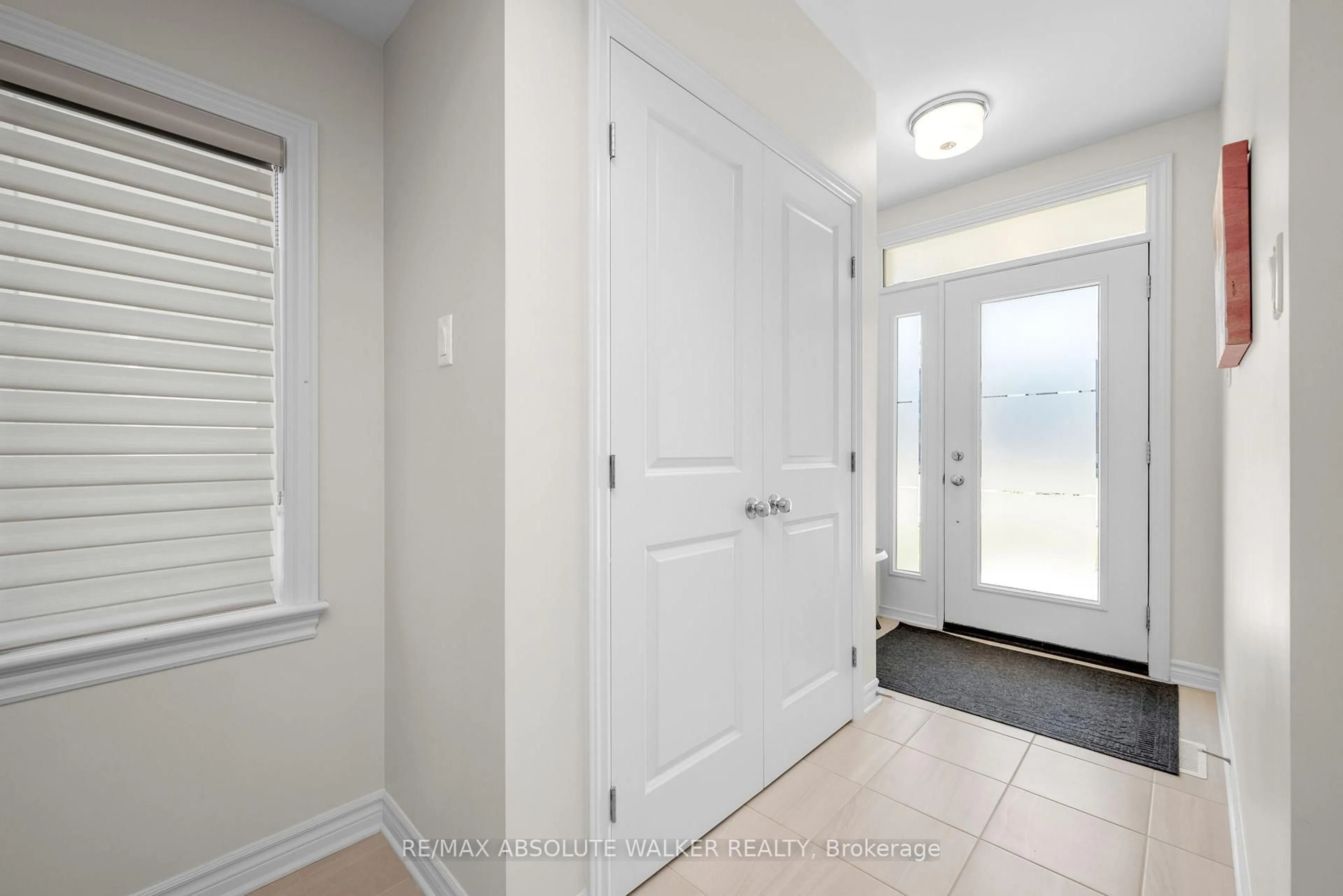 Indoor entryway for 2381 Goldhawk Dr, Ottawa Ontario K2S 2X4
