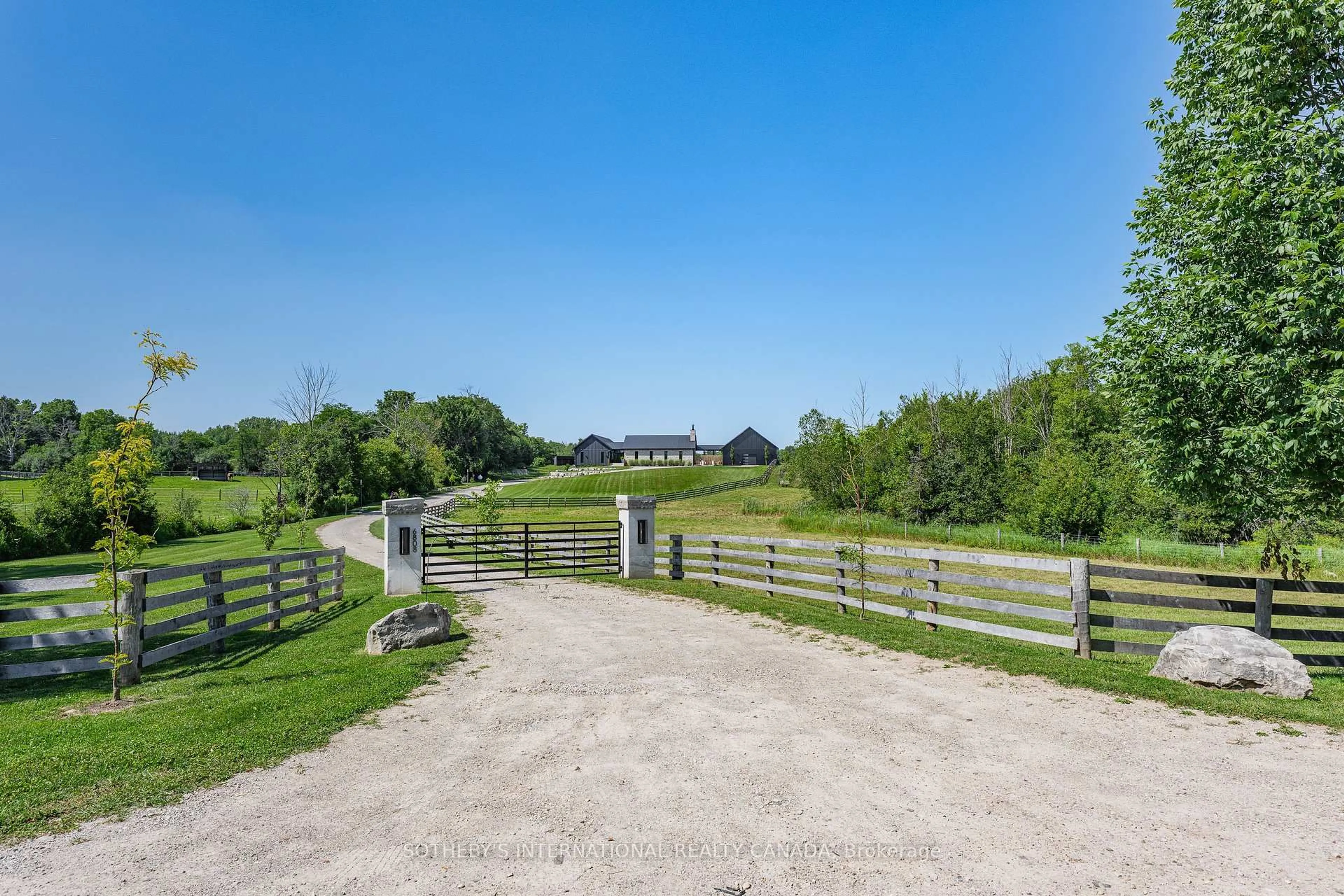 A pic from outside/outdoor area/front of a property/back of a property/a pic from drone, unknown for 6808 Gore Rd, Puslinch Ontario N0B 2J0