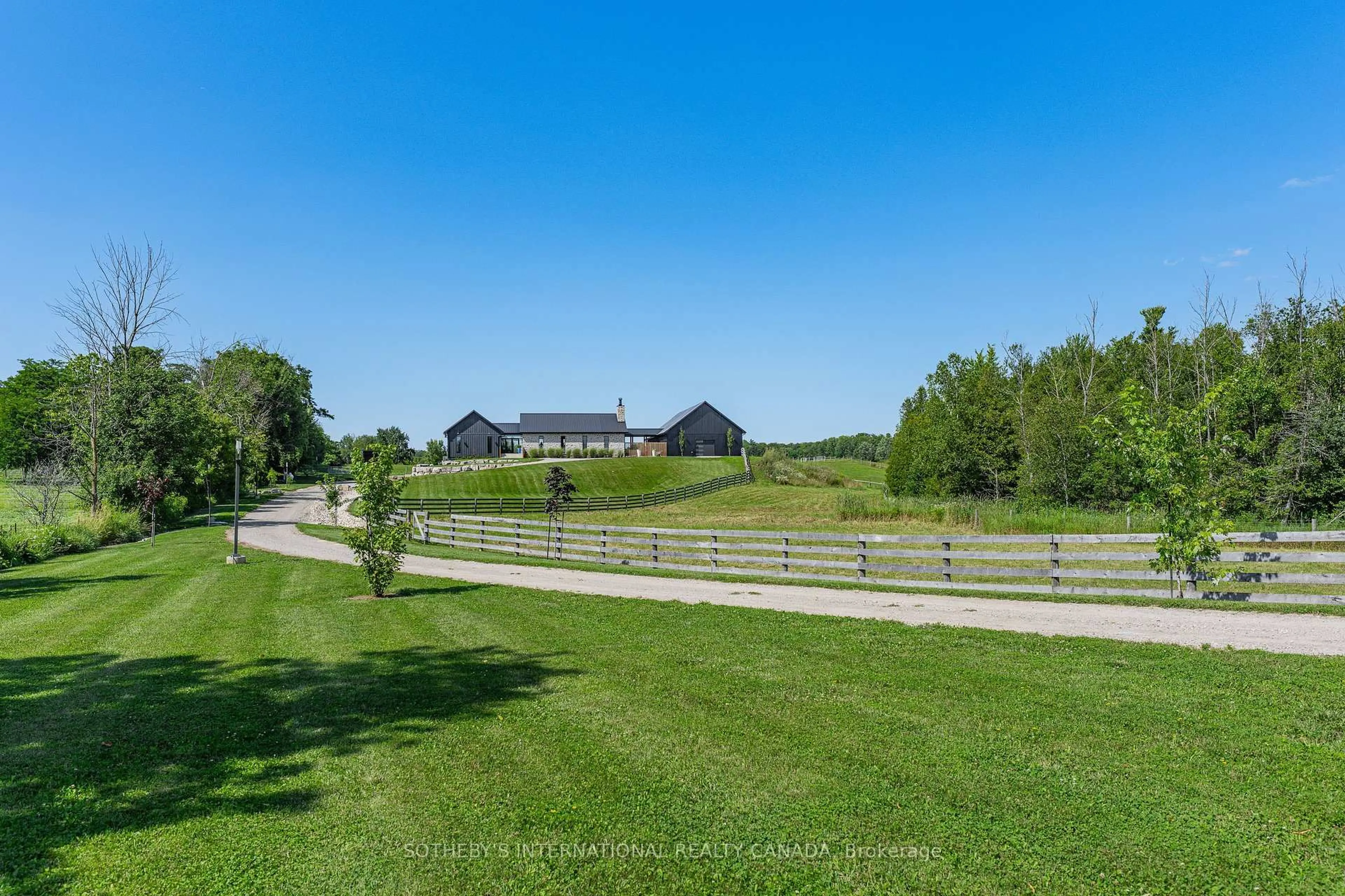 A pic from outside/outdoor area/front of a property/back of a property/a pic from drone, mountain view for 6808 Gore Rd, Puslinch Ontario N0B 2J0