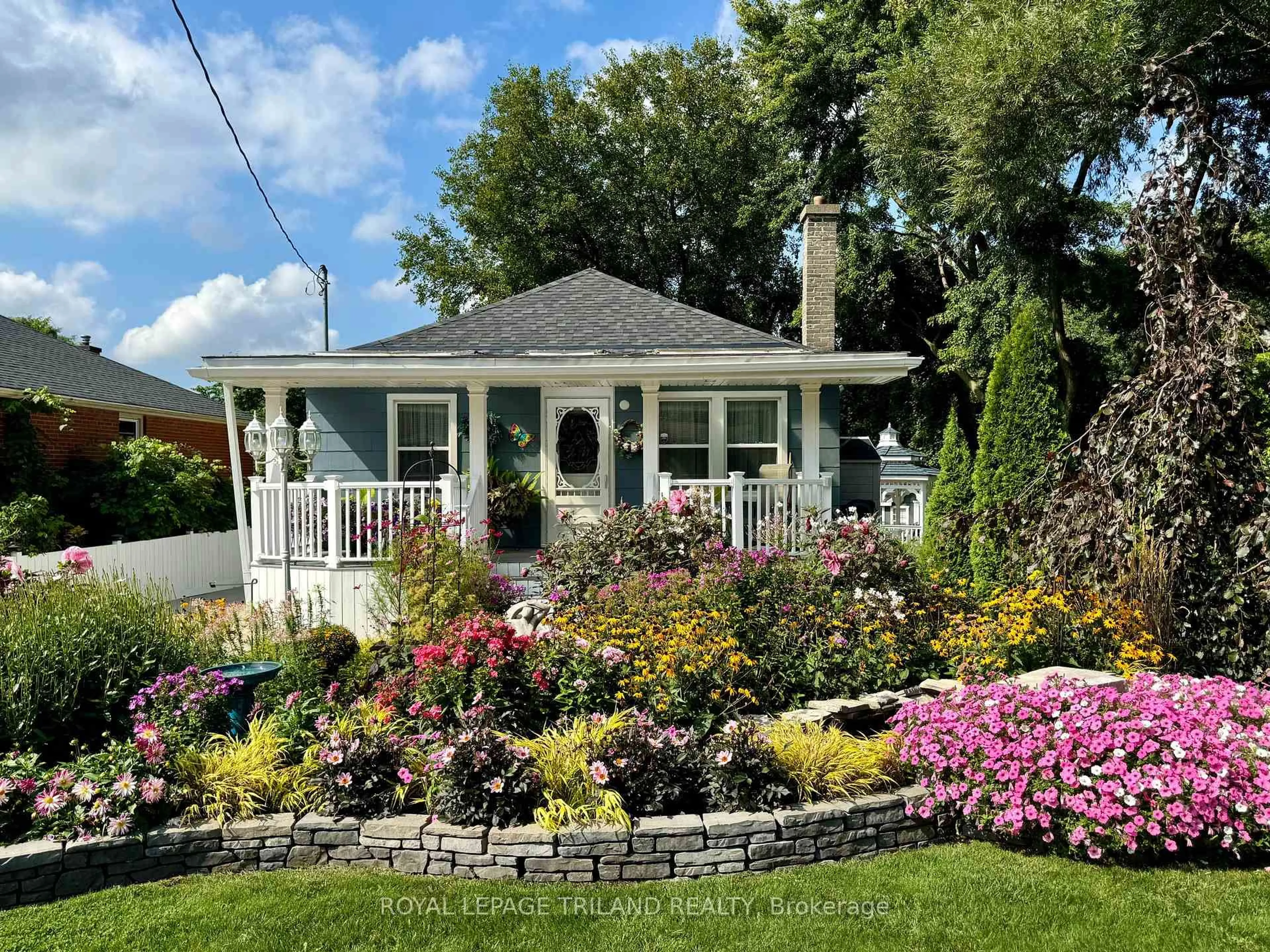 Home with vinyl exterior material, street for 1178 Princess Ave, London East Ontario N5W 3N3