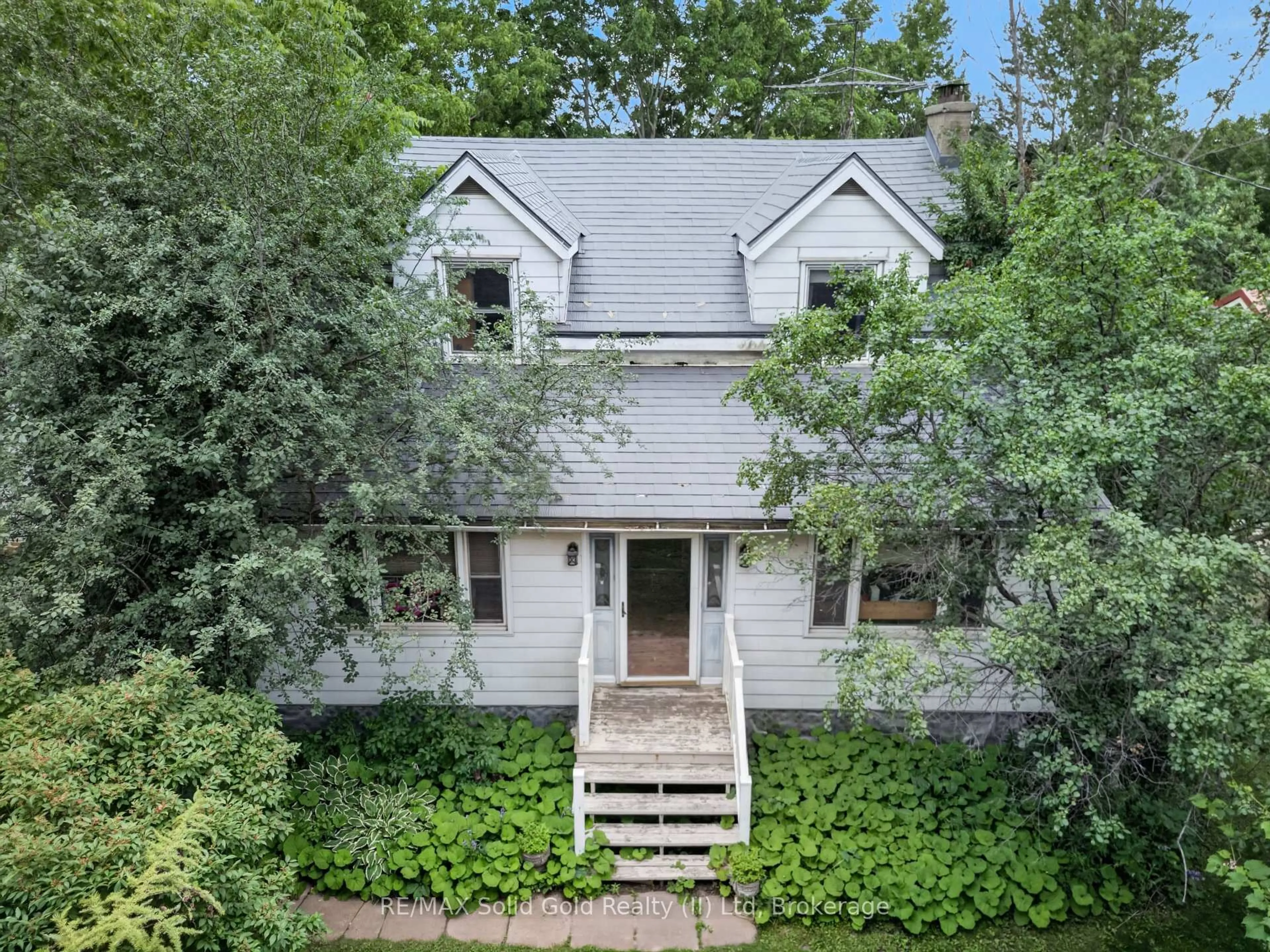 A pic from outside/outdoor area/front of a property/back of a property/a pic from drone, street for 430 5 Highway, Hamilton Ontario L9H 5E2