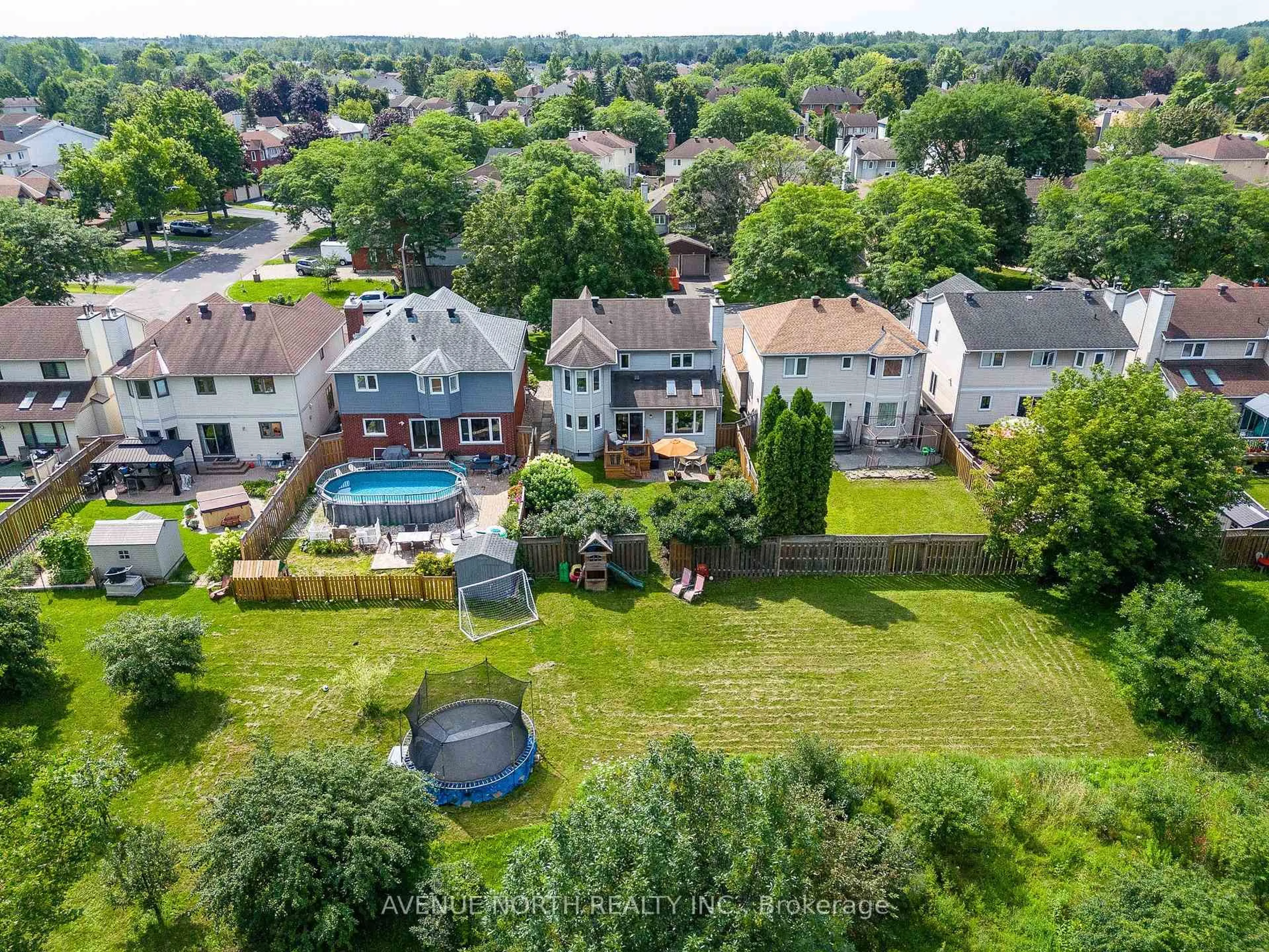 A pic from outside/outdoor area/front of a property/back of a property/a pic from drone, unknown for 37 Cellini Crt, Ottawa Ontario K1G 5K3