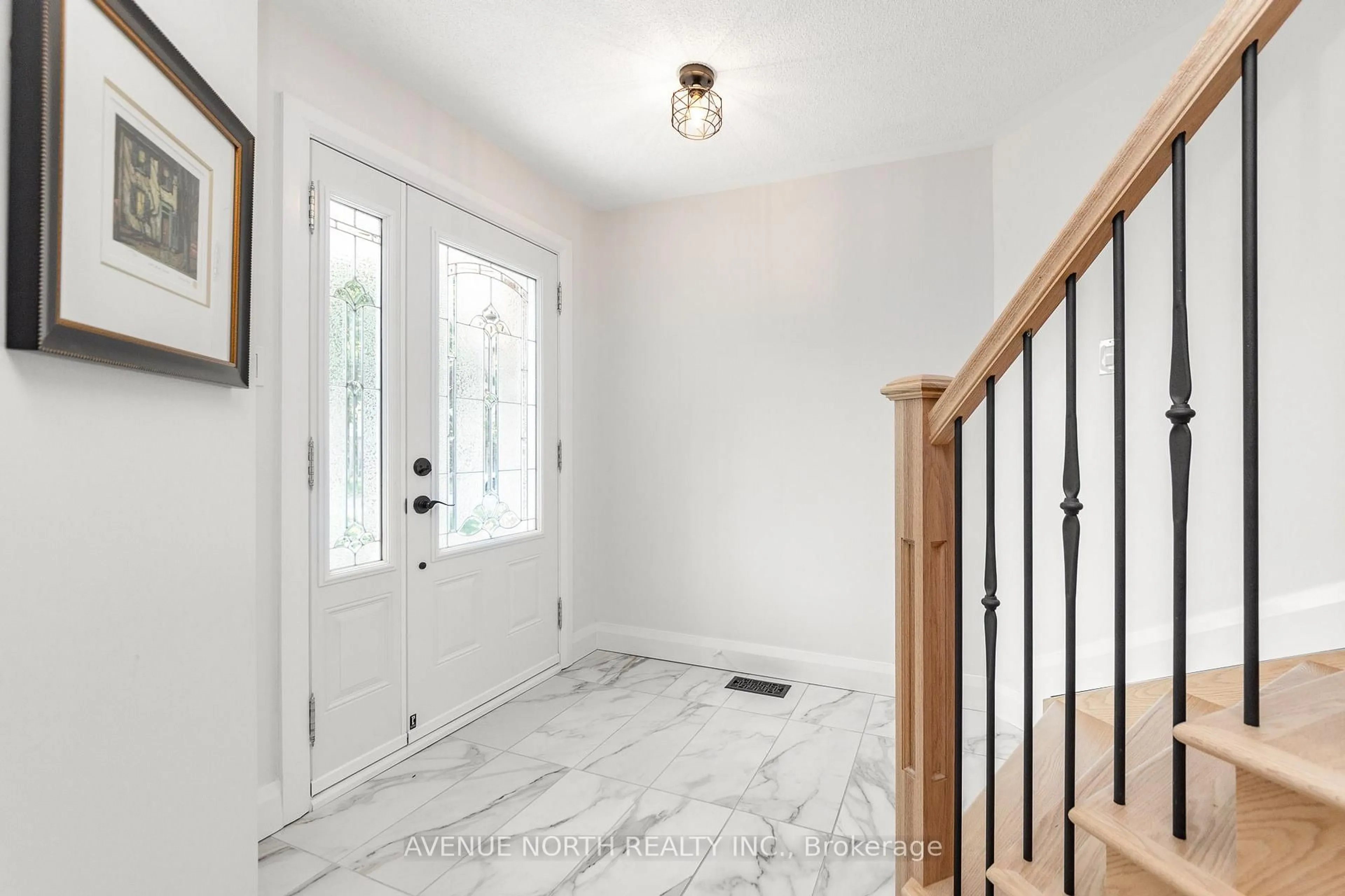Indoor entryway for 37 Cellini Crt, Ottawa Ontario K1G 5K3