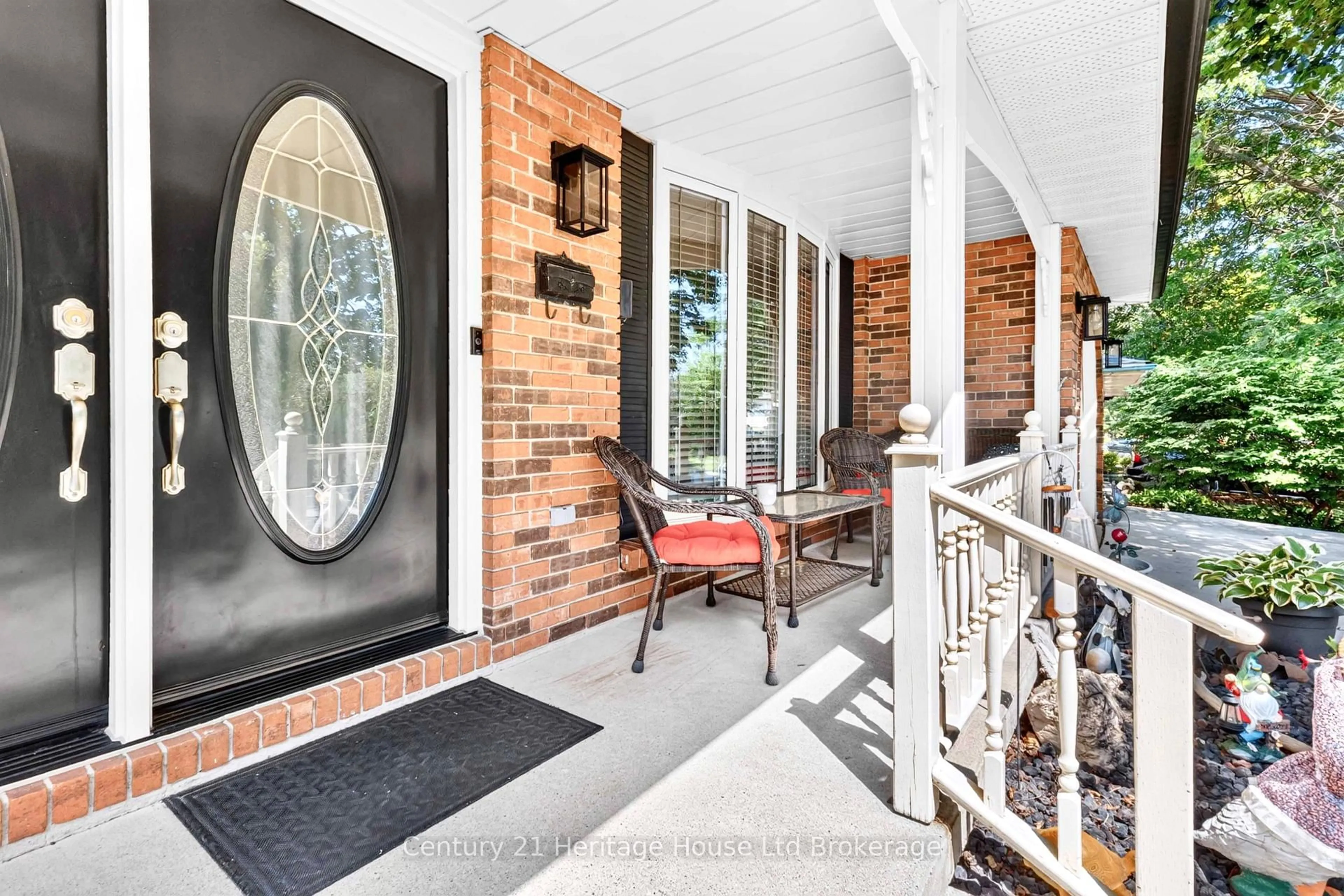 Indoor entryway for 18 Locust Cres, London South Ontario N6E 2K2