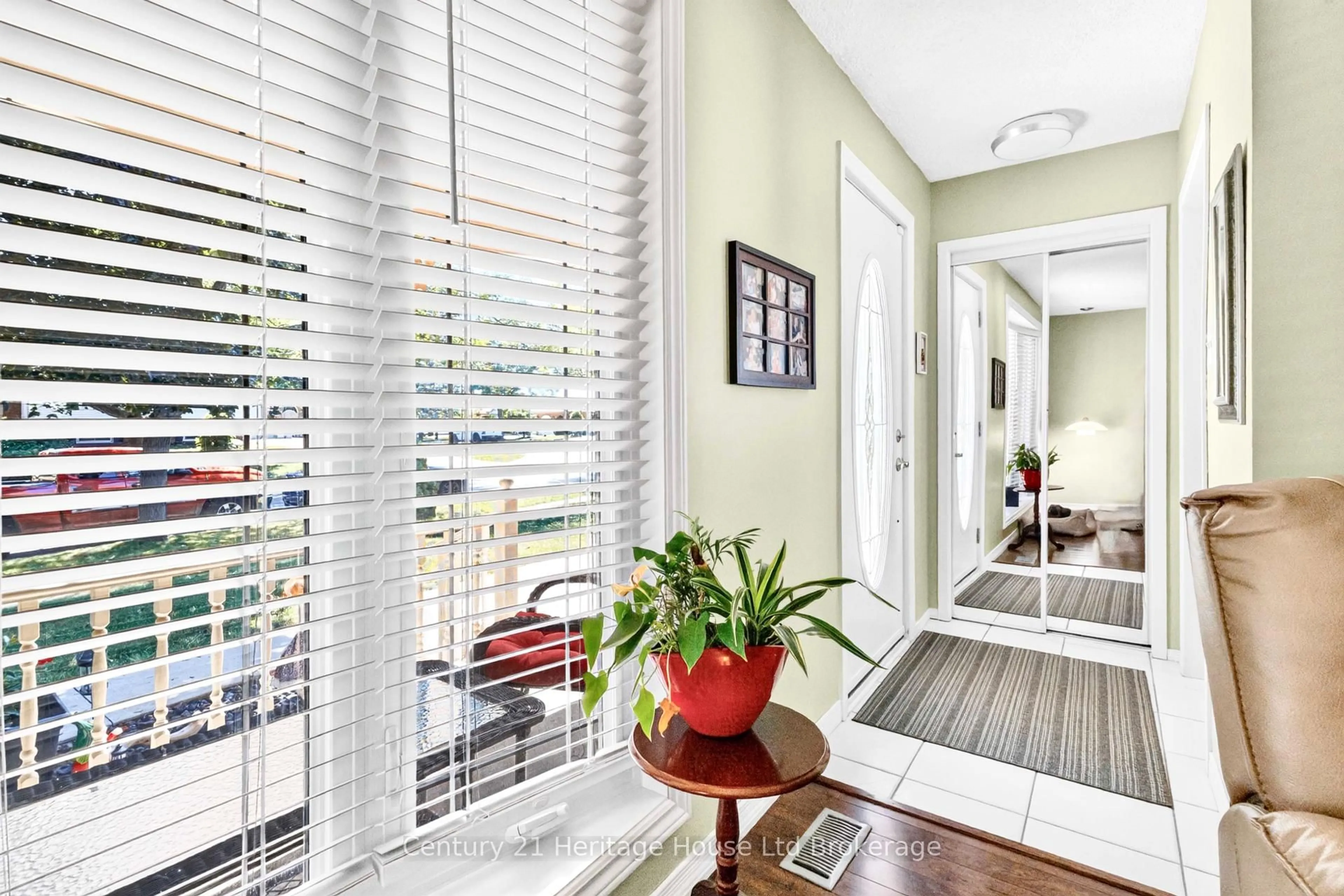 Indoor entryway for 18 Locust Cres, London South Ontario N6E 2K2