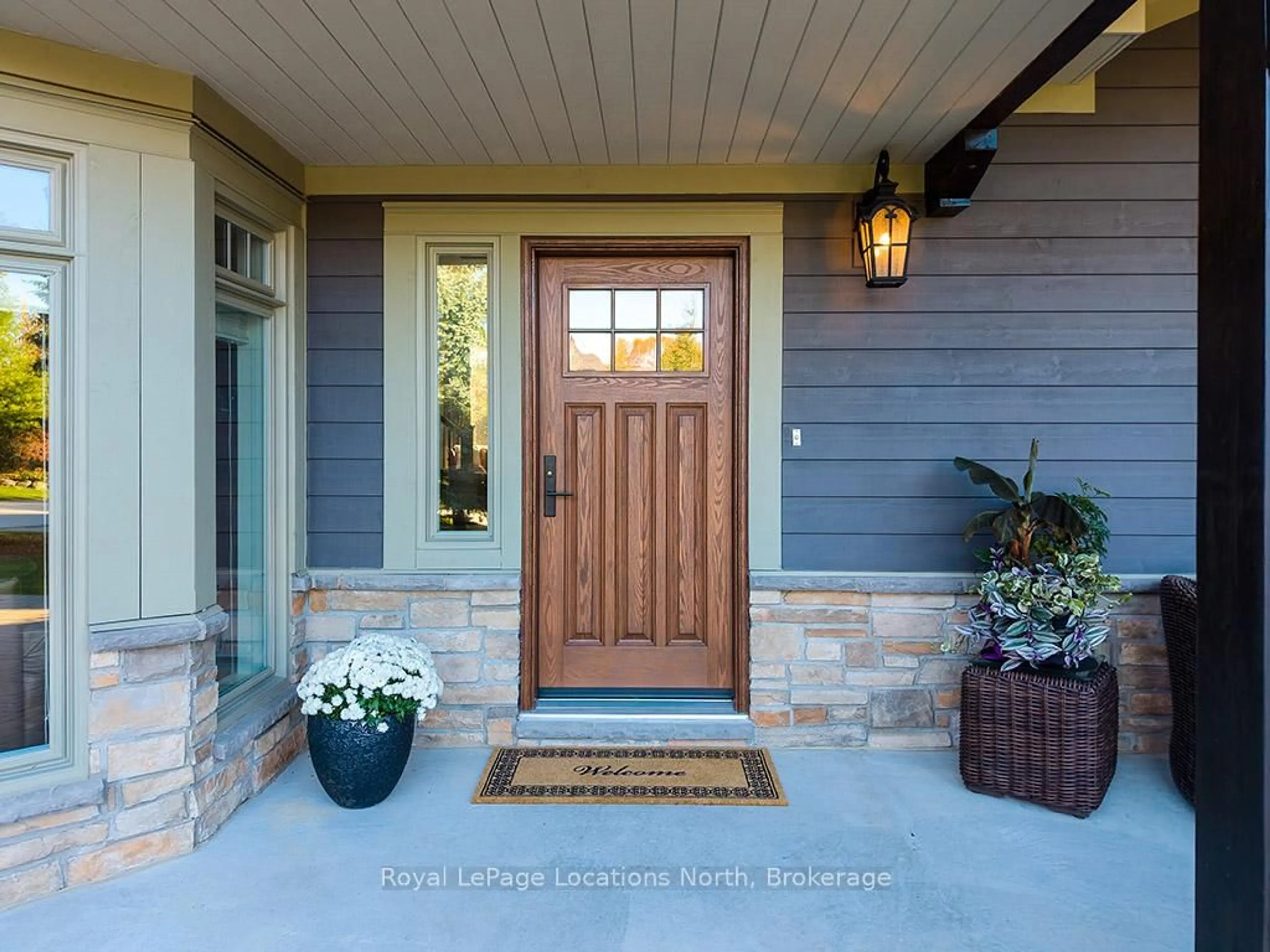 Indoor entryway for 138 Rankin's Cres, Blue Mountains Ontario N0H 2P0