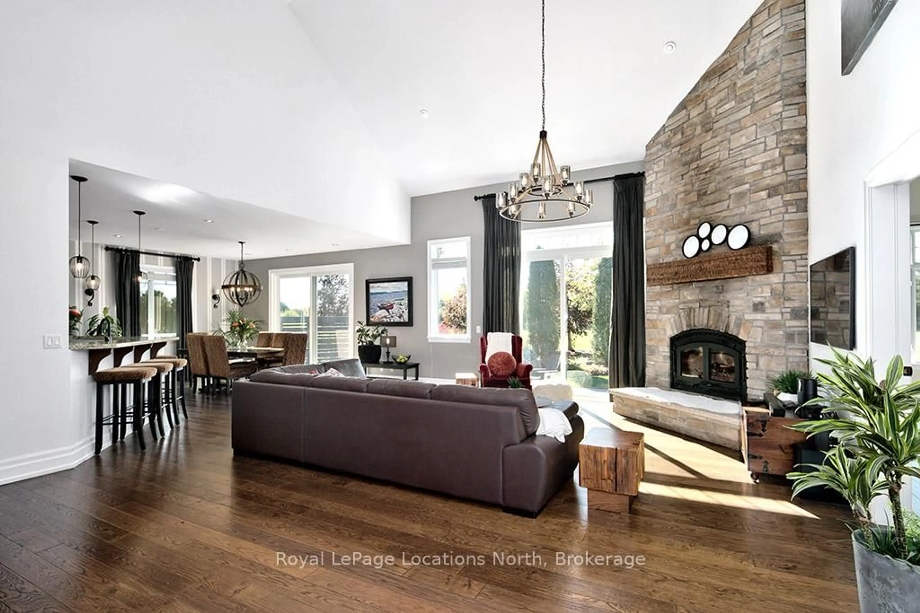Living room with furniture, unknown for 138 Rankin's Cres, Blue Mountains Ontario N0H 2P0