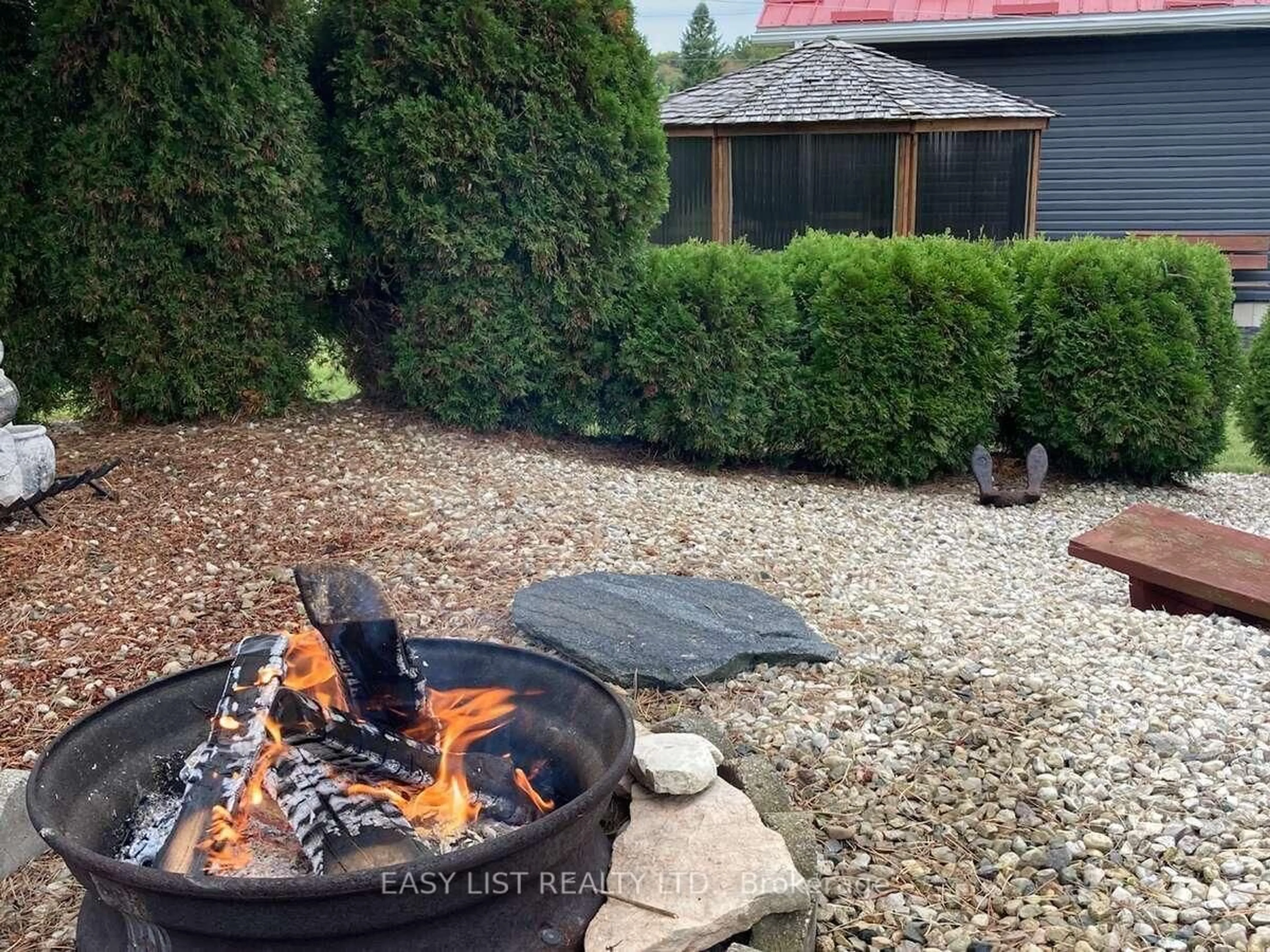 Patio, street for 2 Joanne Cres, Minto Ontario N0G 2L0