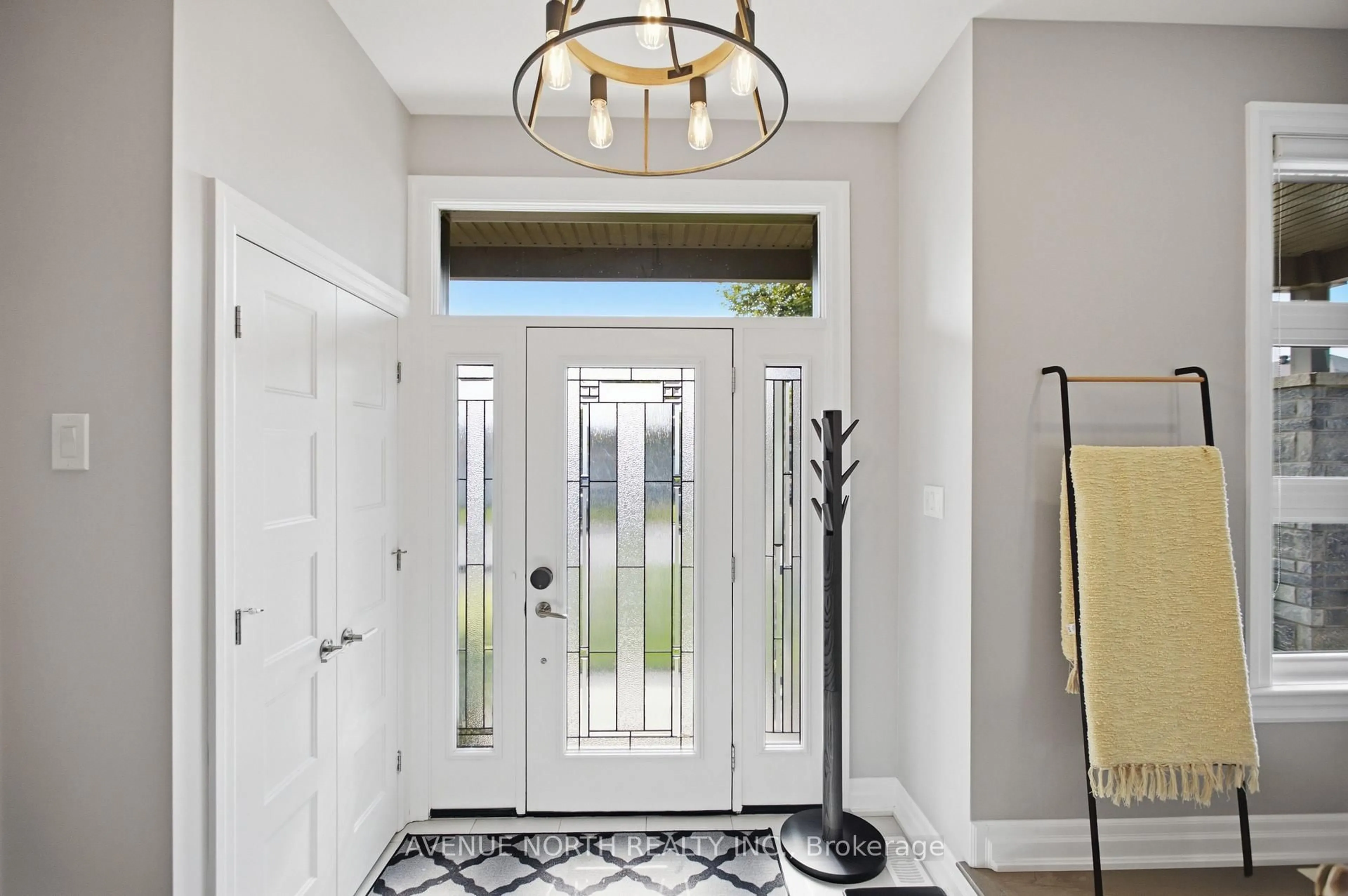 Indoor entryway for 36 Nancy St, Russell Ontario K0A 1W0