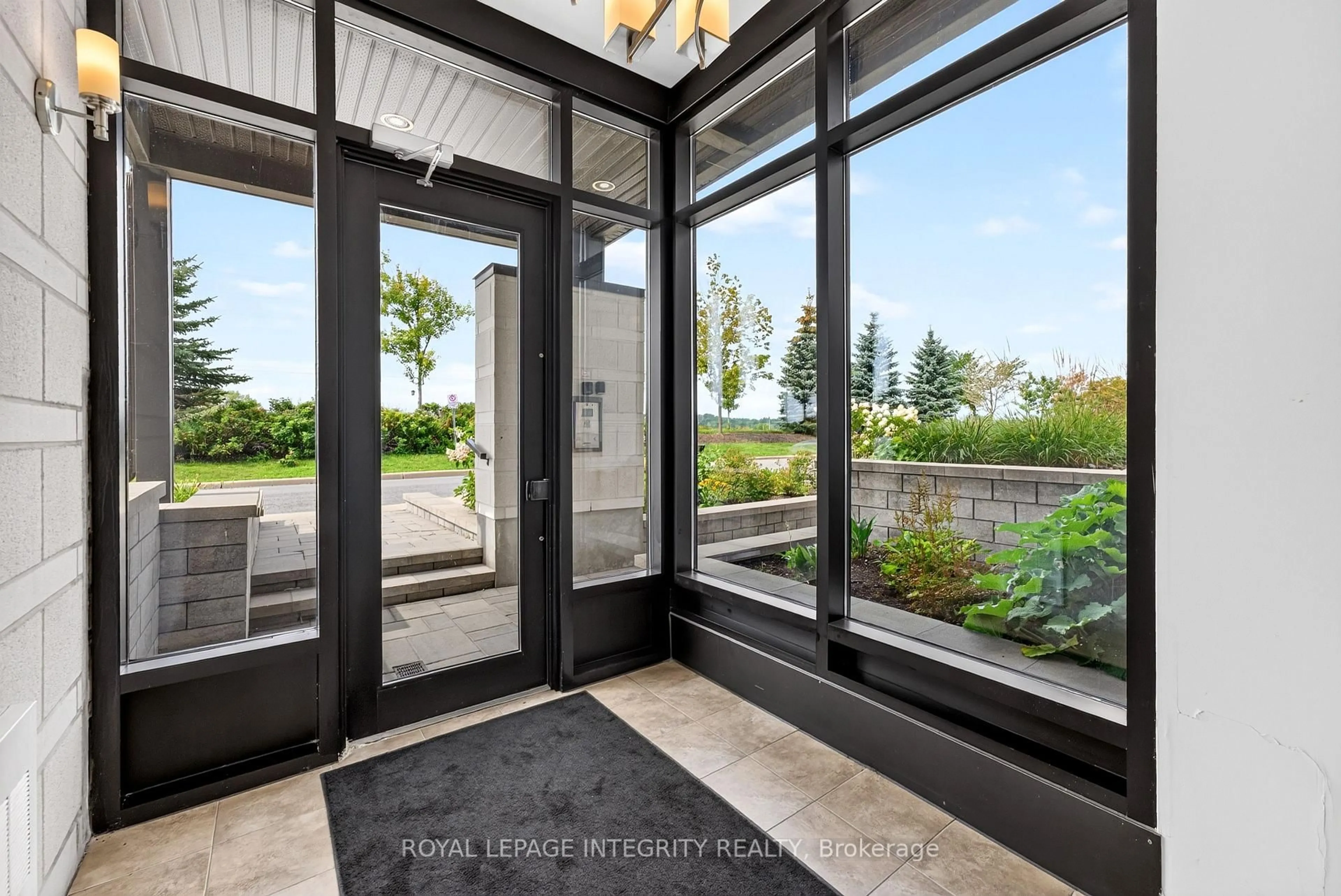 Indoor entryway for 140 GUELPH Private #304, Ottawa Ontario K2T 0J2