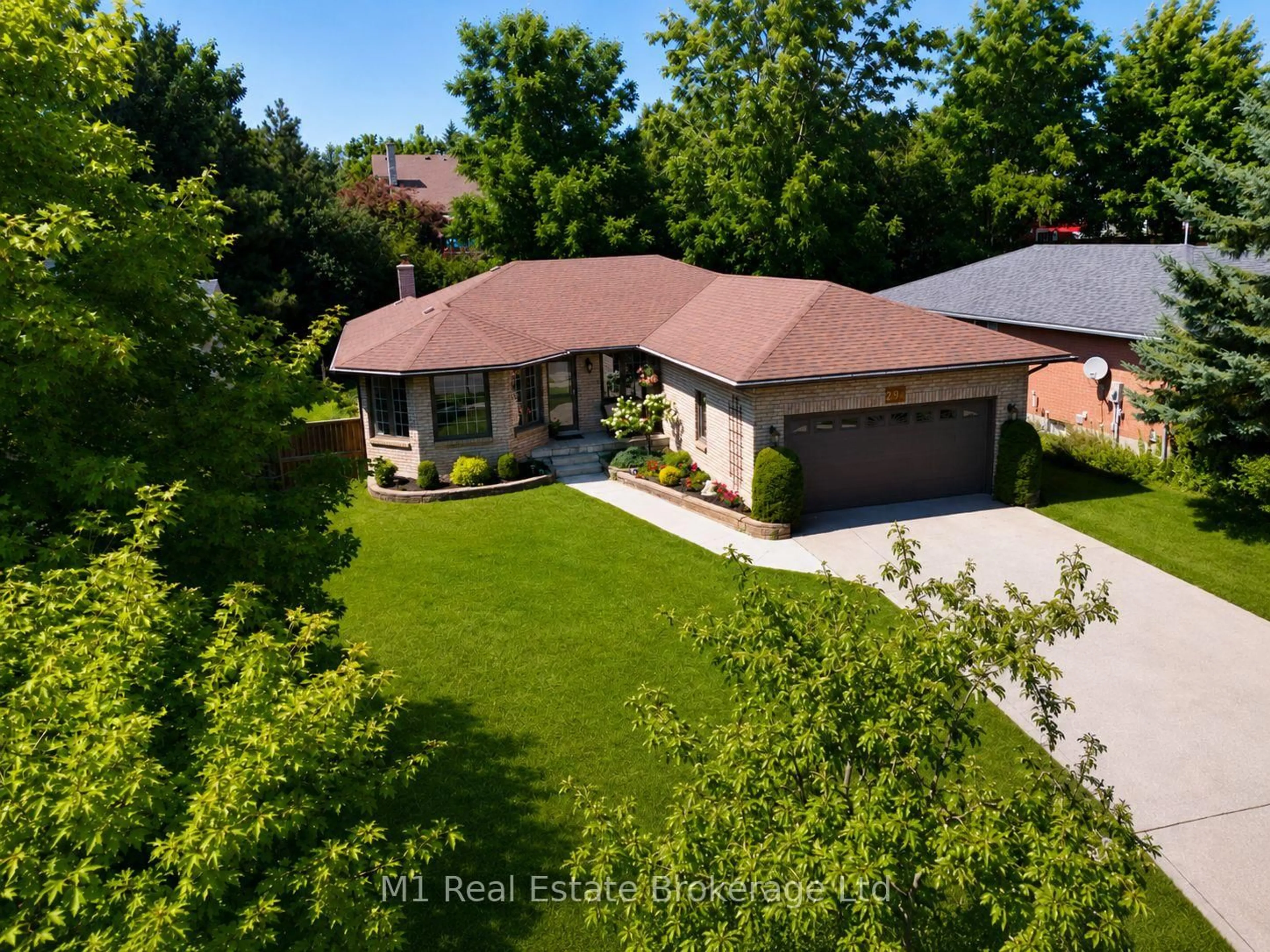 A pic from outside/outdoor area/front of a property/back of a property/a pic from drone, street for 294 Colborne St, Centre Wellington Ontario N0B 1S0