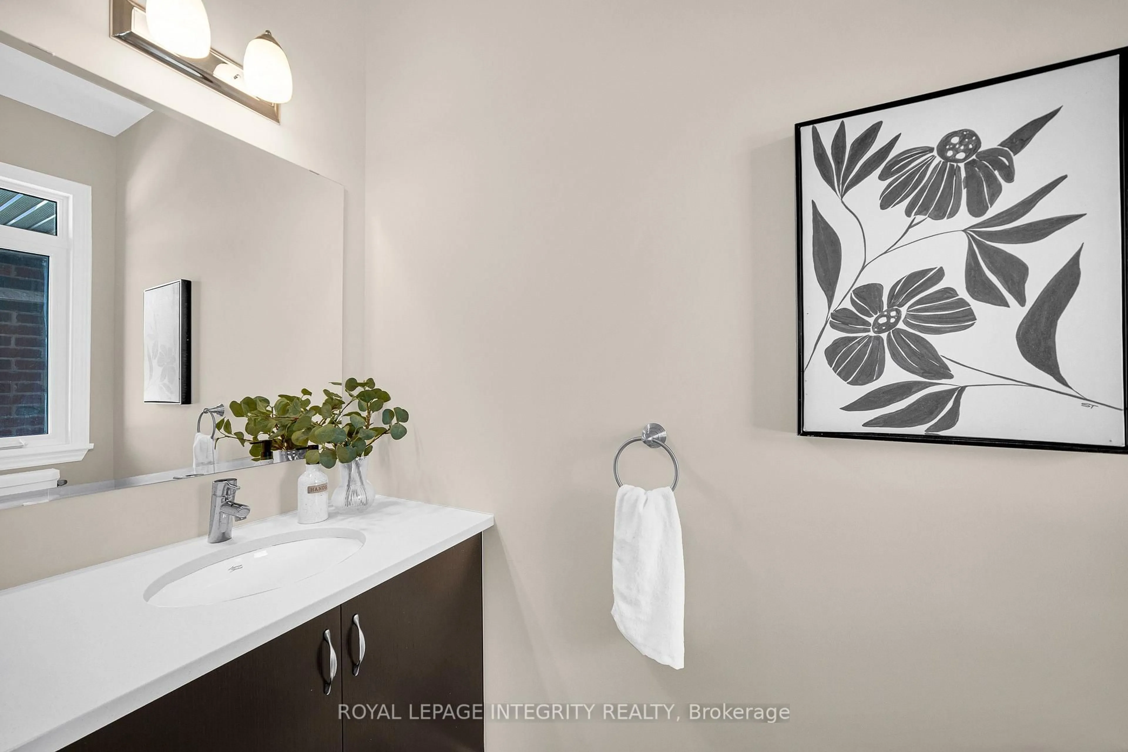Contemporary bathroom, ceramic/tile floor for 256 Dolce Cres, Ottawa Ontario K1X 0B3