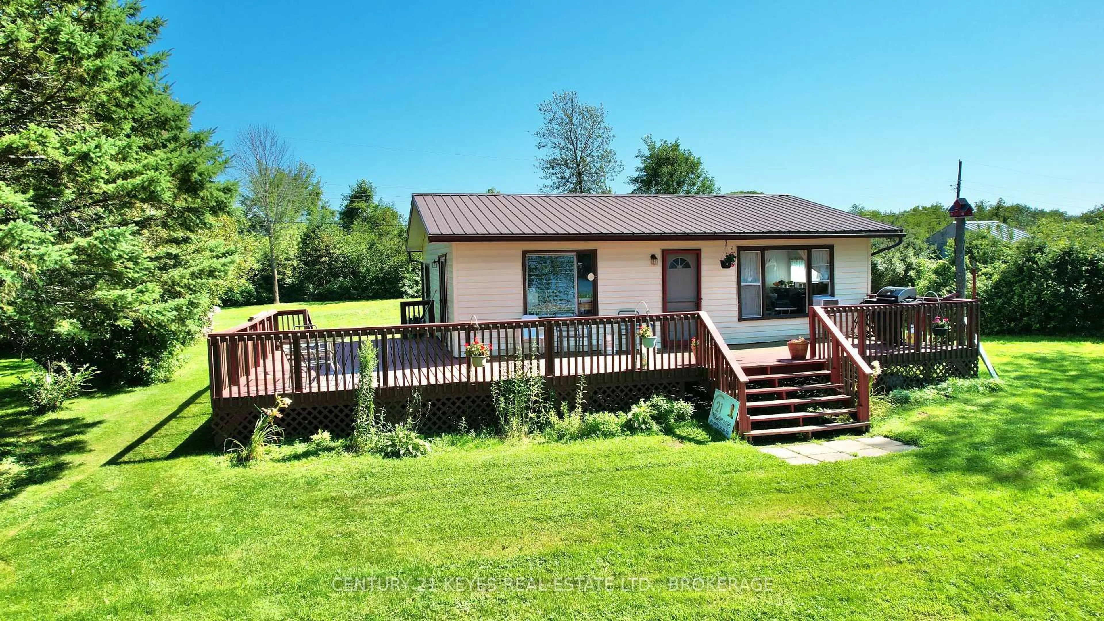 A pic from outside/outdoor area/front of a property/back of a property/a pic from drone, unknown for 170 Hay Island, Leeds and the Thousand Islands Ontario K7G 2X8
