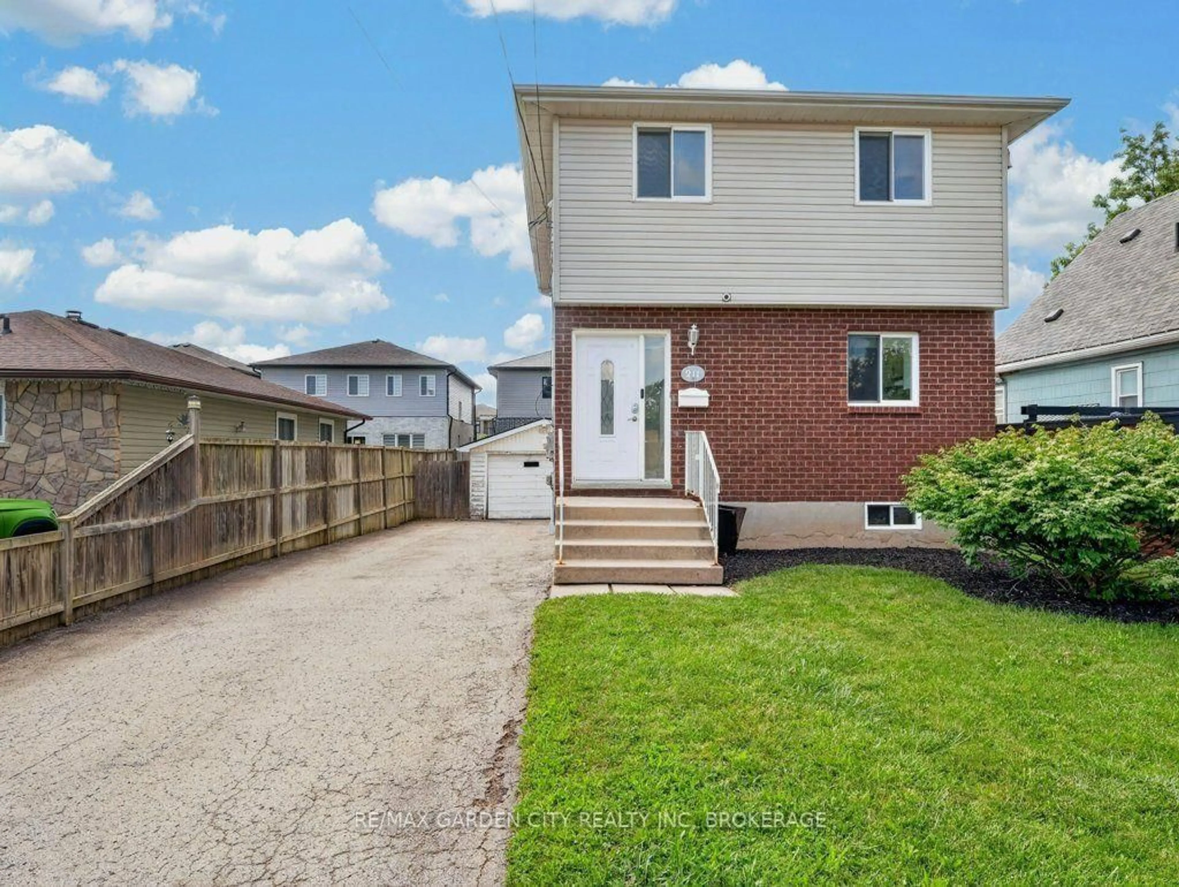 Unknown for 211 Morton St, Thorold Ontario L2V 1C8