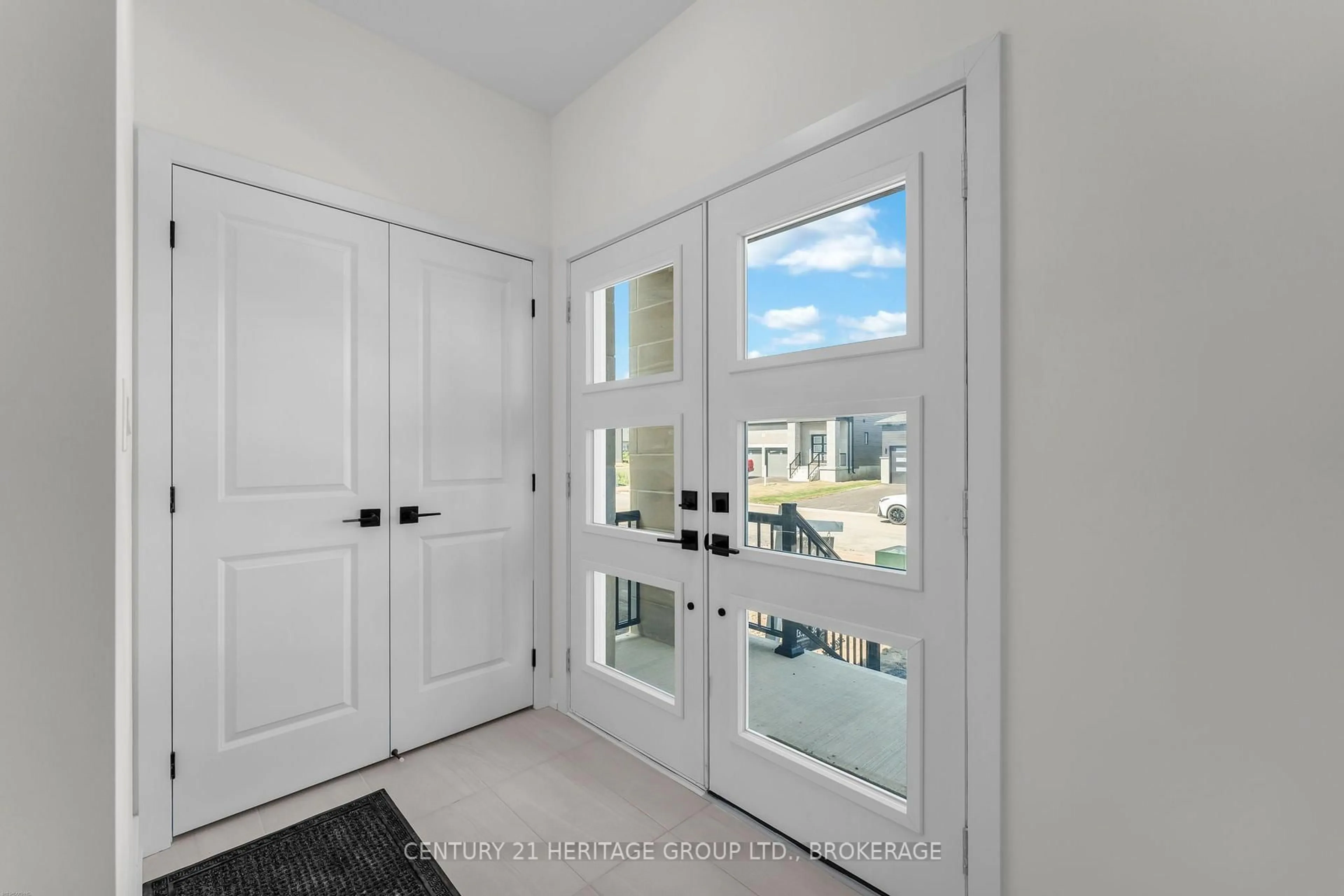 Indoor entryway for 75 Creighton Dr, Bissett Creek Ontario K0H 2H0