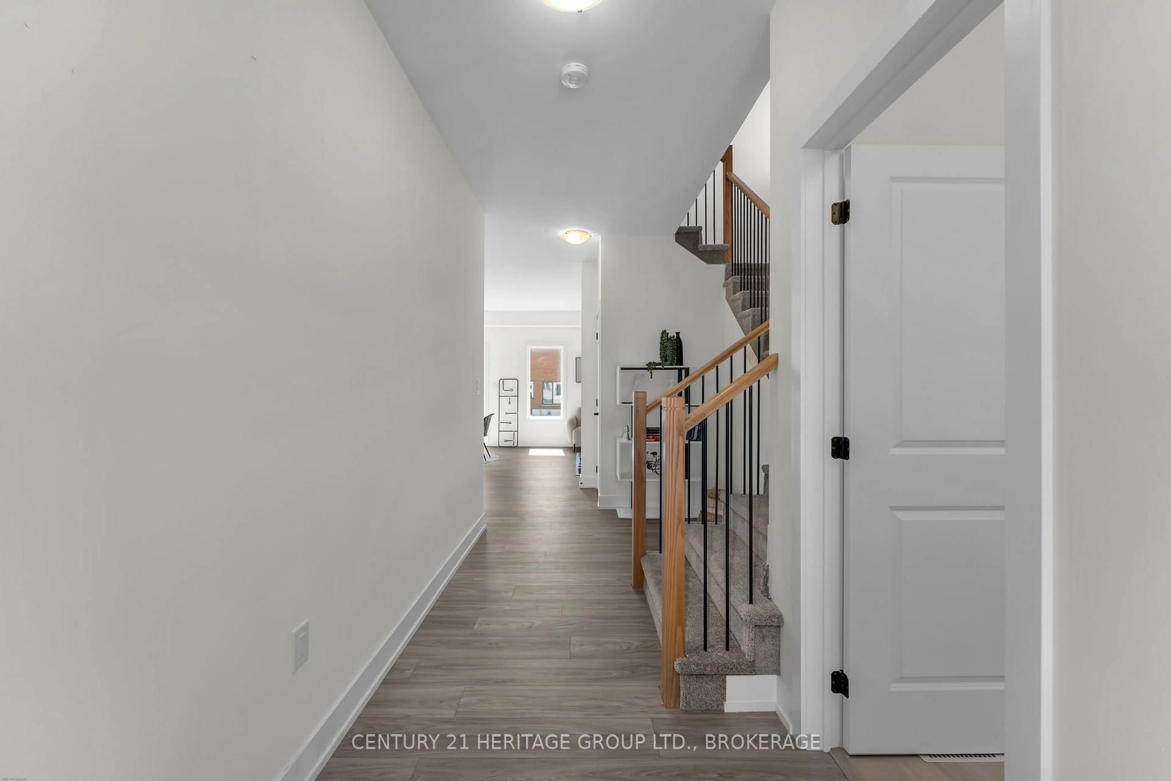 Indoor entryway for 75 Creighton Dr, Bissett Creek Ontario K0H 2H0