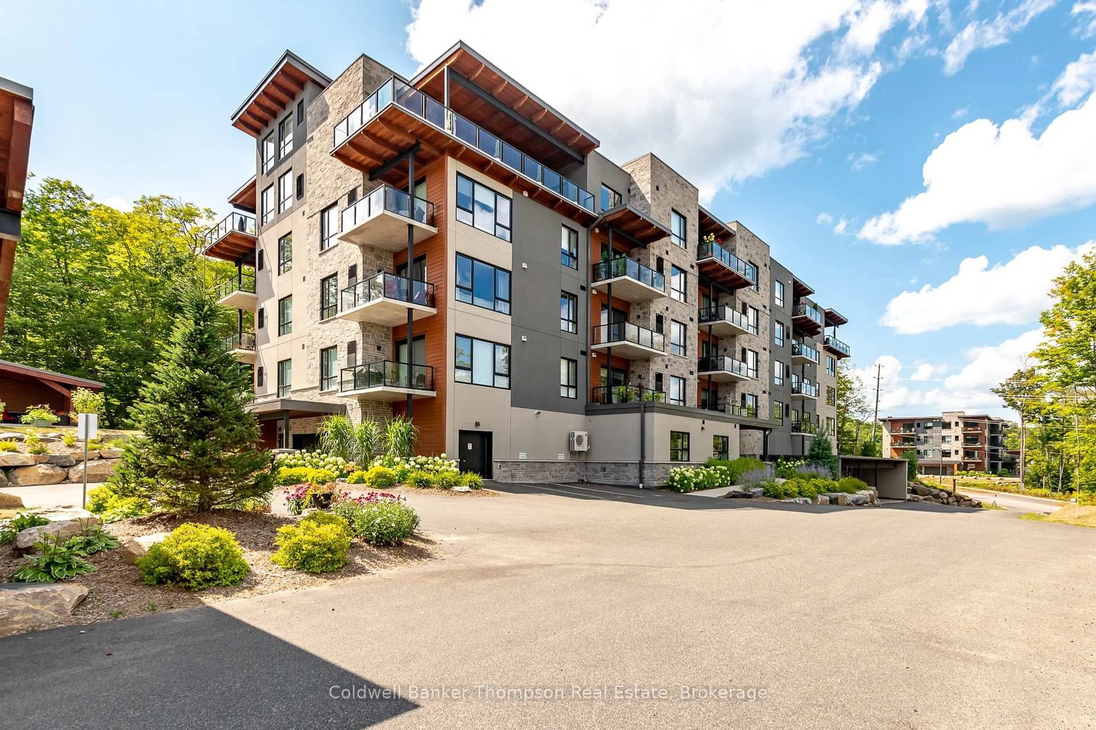 Patio, unknown for 18 Campus Tr #209, Huntsville Ontario P1H 0K2