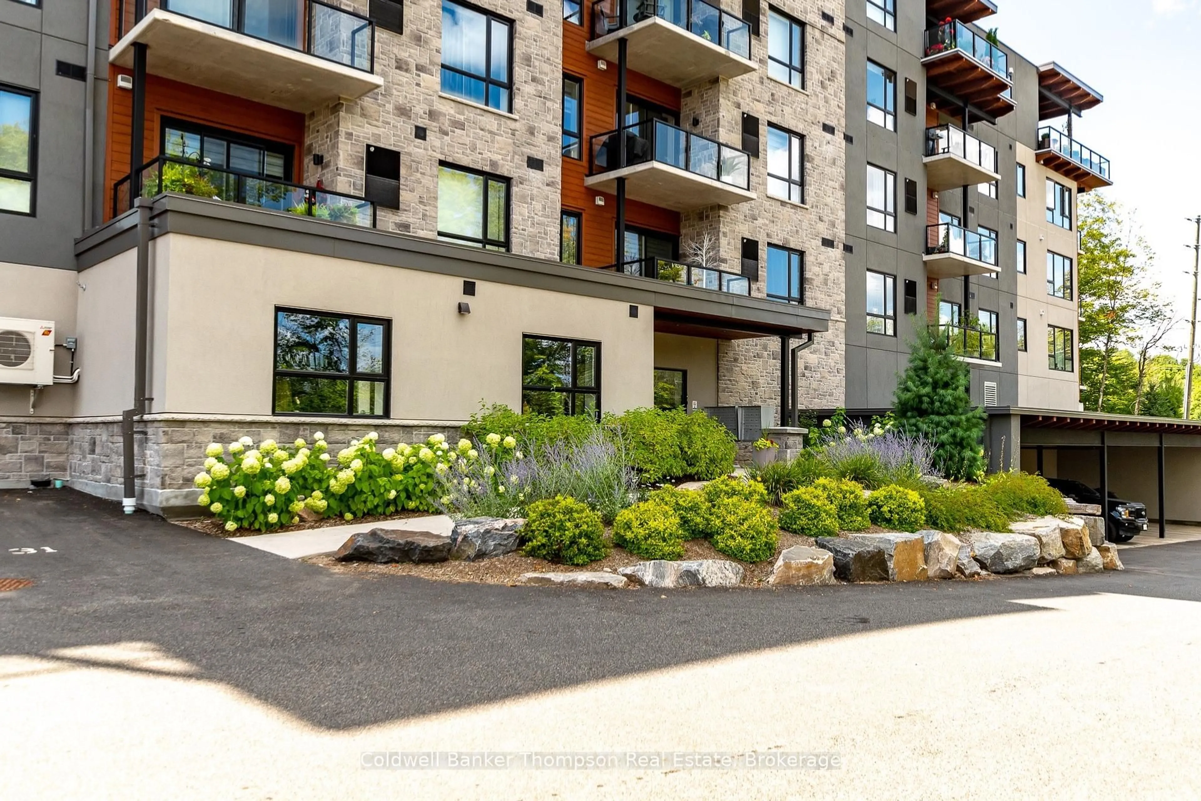 Patio, street for 18 Campus Tr #209, Huntsville Ontario P1H 0K2