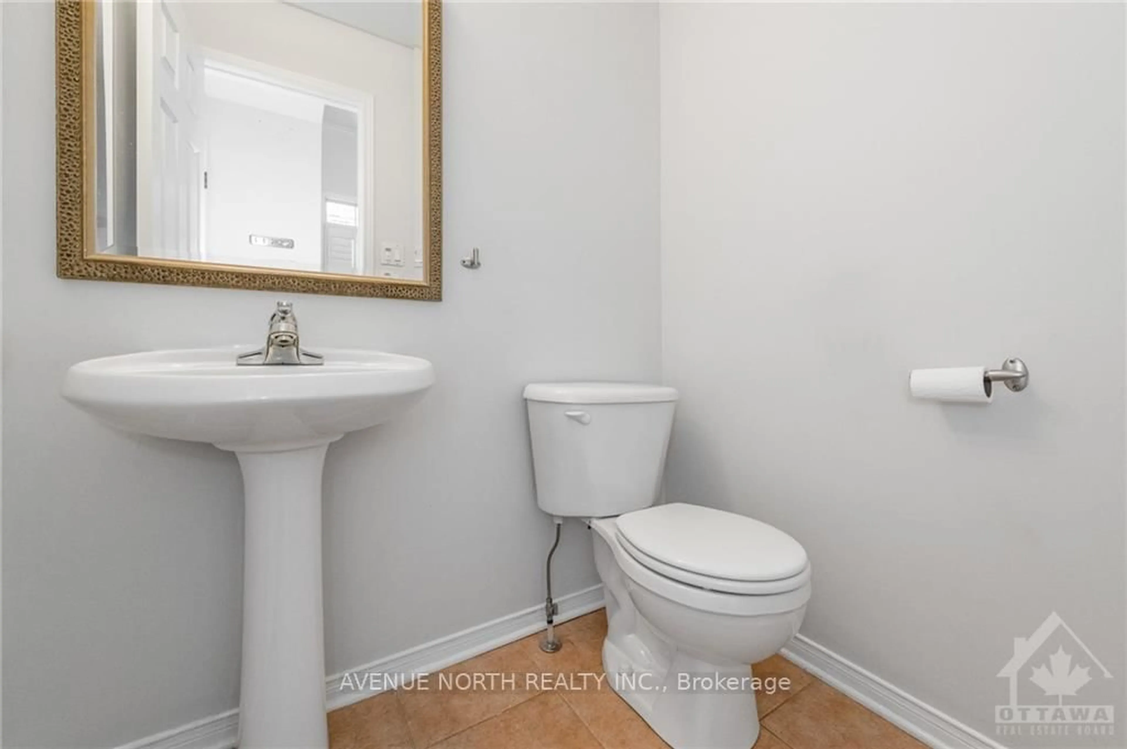 Standard bathroom, unknown for 2370 Le Ruisseau Circ, Ottawa Ontario K1W 1K8