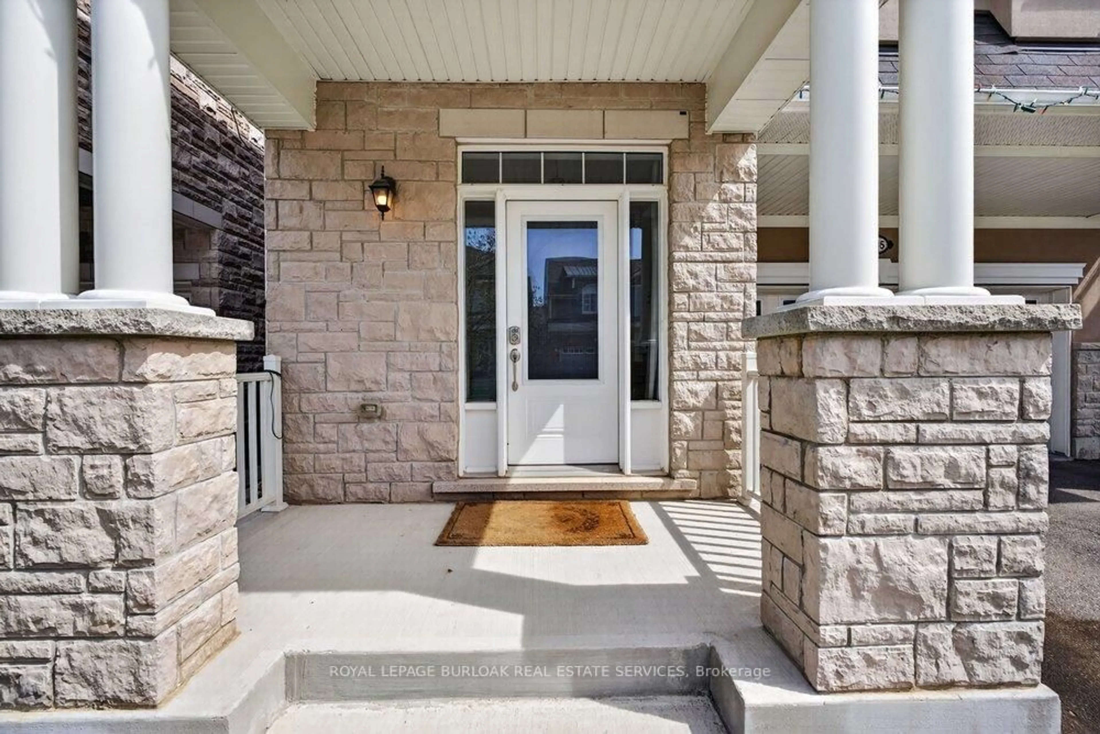 Indoor entryway for 145 Stillwater Cres, Hamilton Ontario L8B 1V5