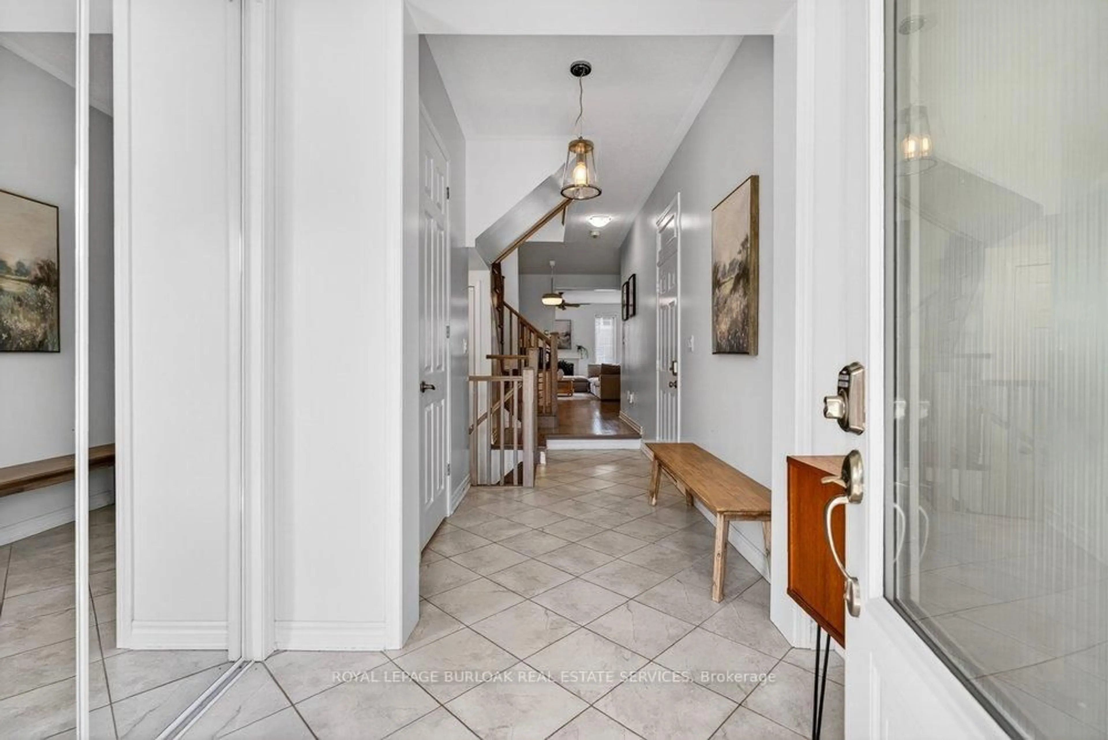 Indoor foyer for 145 Stillwater Cres, Hamilton Ontario L8B 1V5