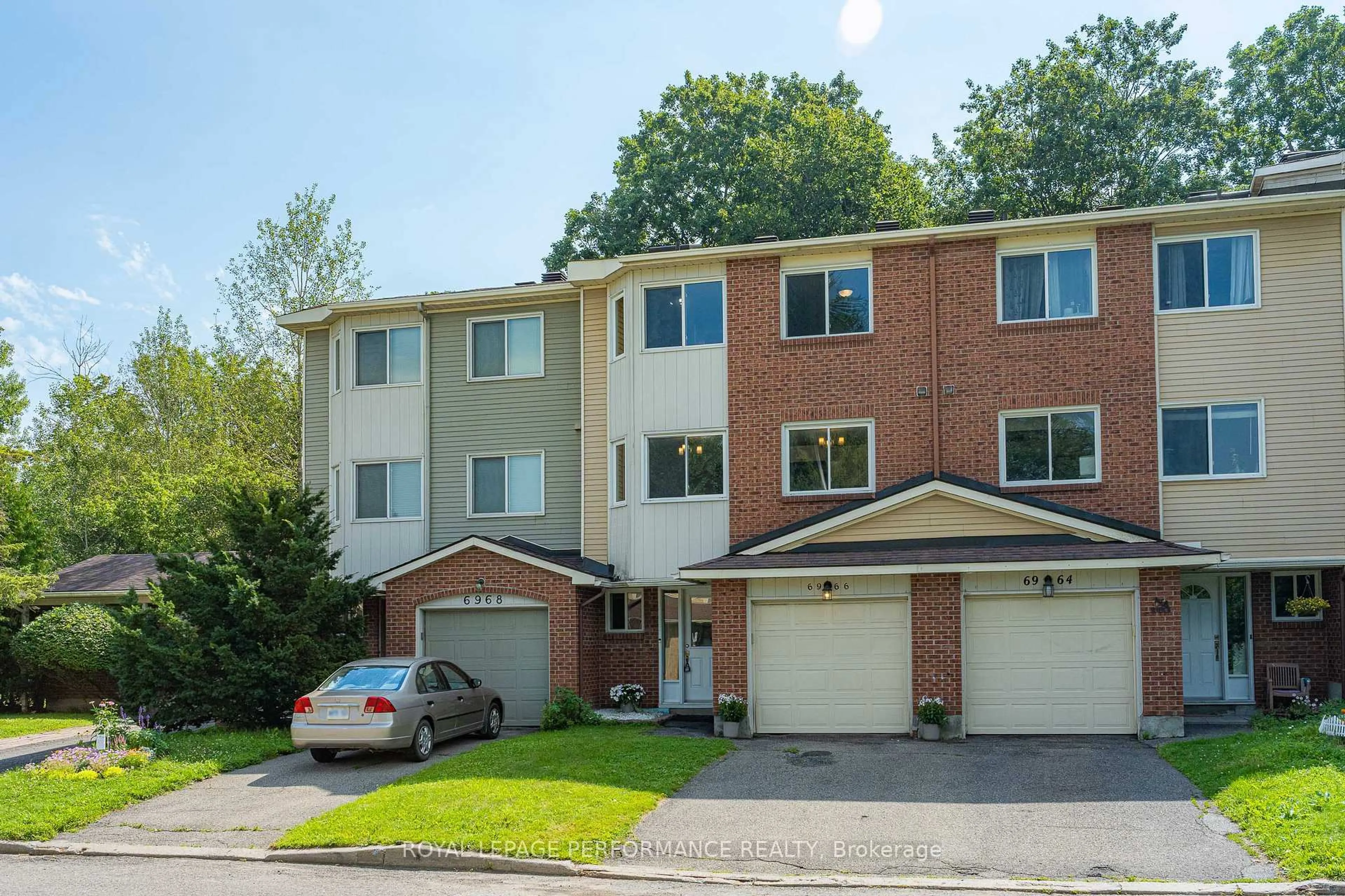 A pic from outside/outdoor area/front of a property/back of a property/a pic from drone, street for 6966 Bois Ave, Orleans Ontario K1C 5L5