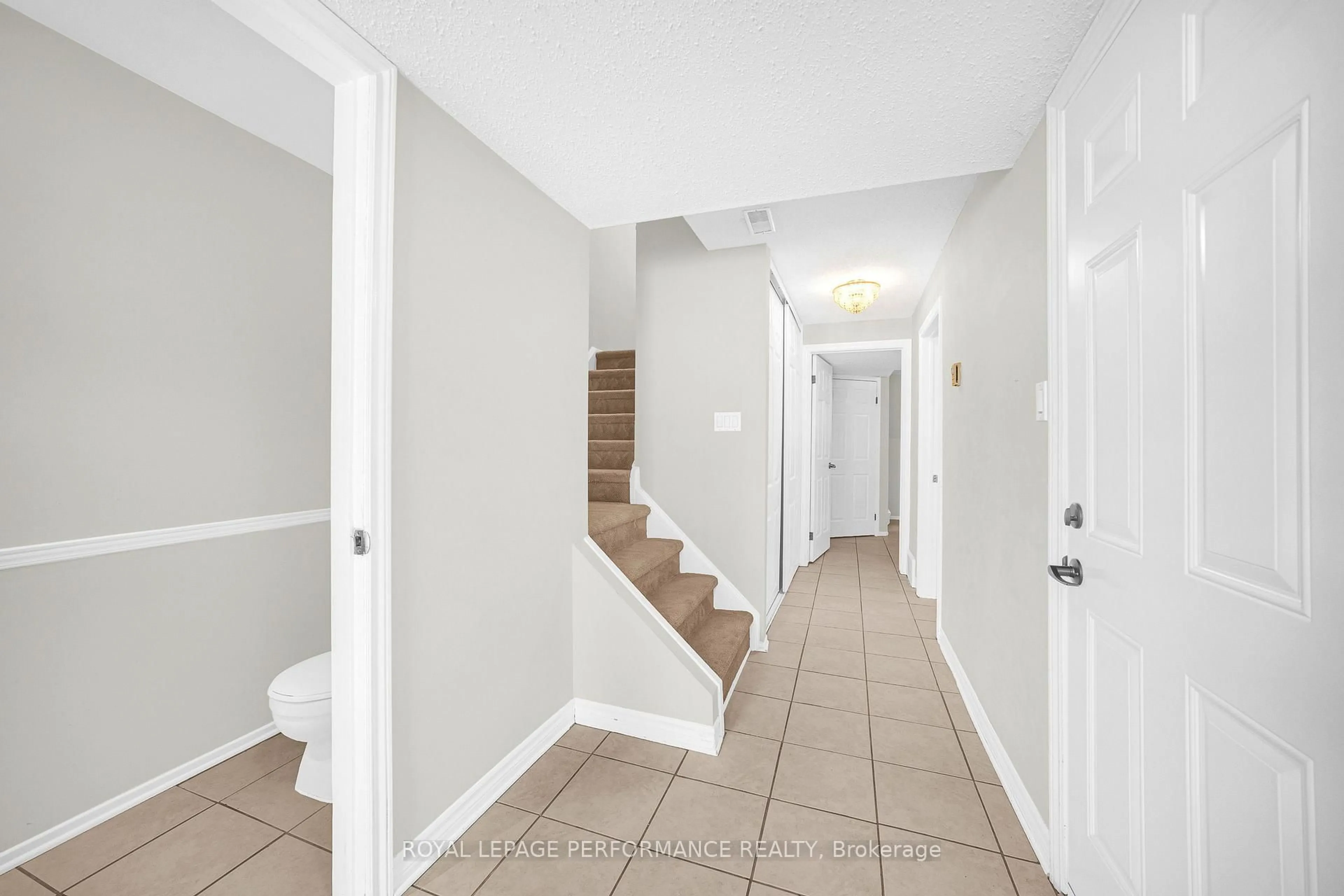 Indoor entryway for 6966 Bois Ave, Orleans Ontario K1C 5L5