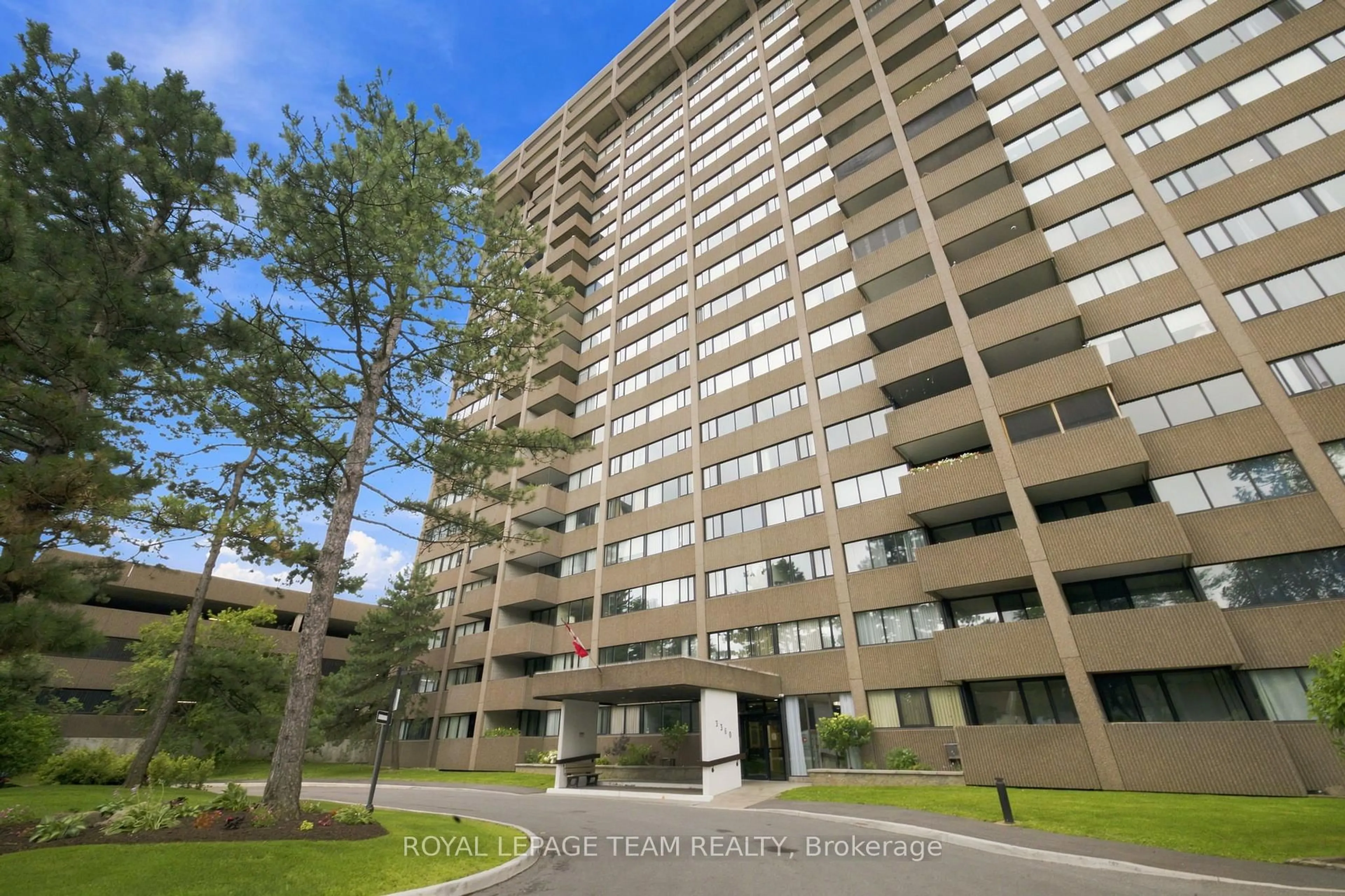 Indoor foyer for 3360 Southgate Rd #303, Ottawa Ontario K1V 9A6