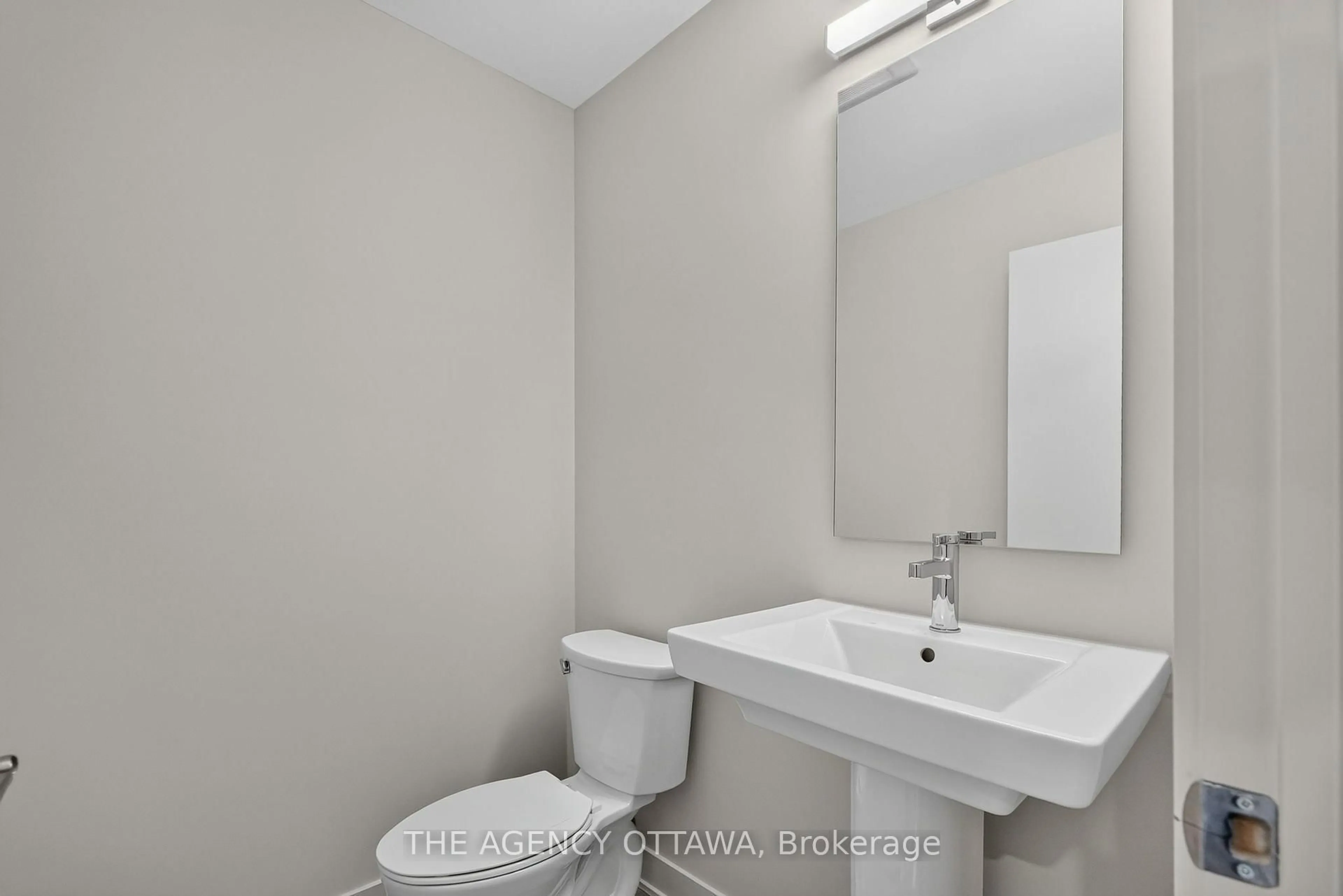 Standard bathroom, unknown for 3007 Showcase Cres, Ottawa Ontario K4M 0R9