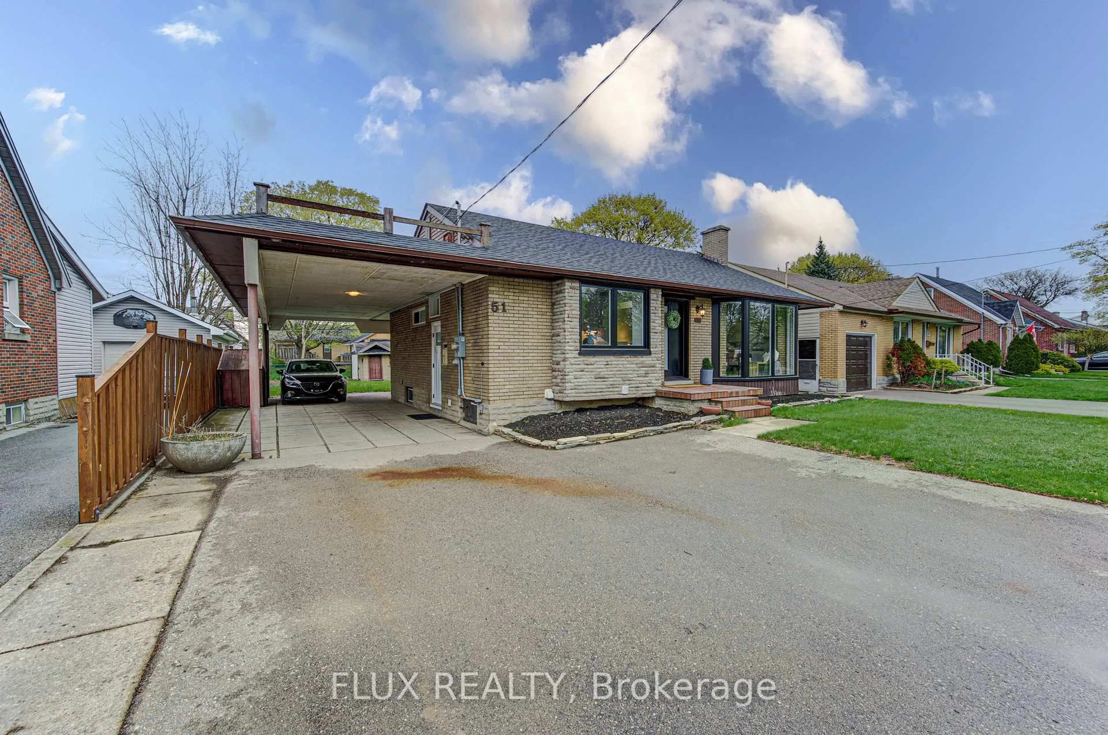 A pic from outside/outdoor area/front of a property/back of a property/a pic from drone, street for 51 Rosemount Dr, Kitchener Ontario N2B 1P9