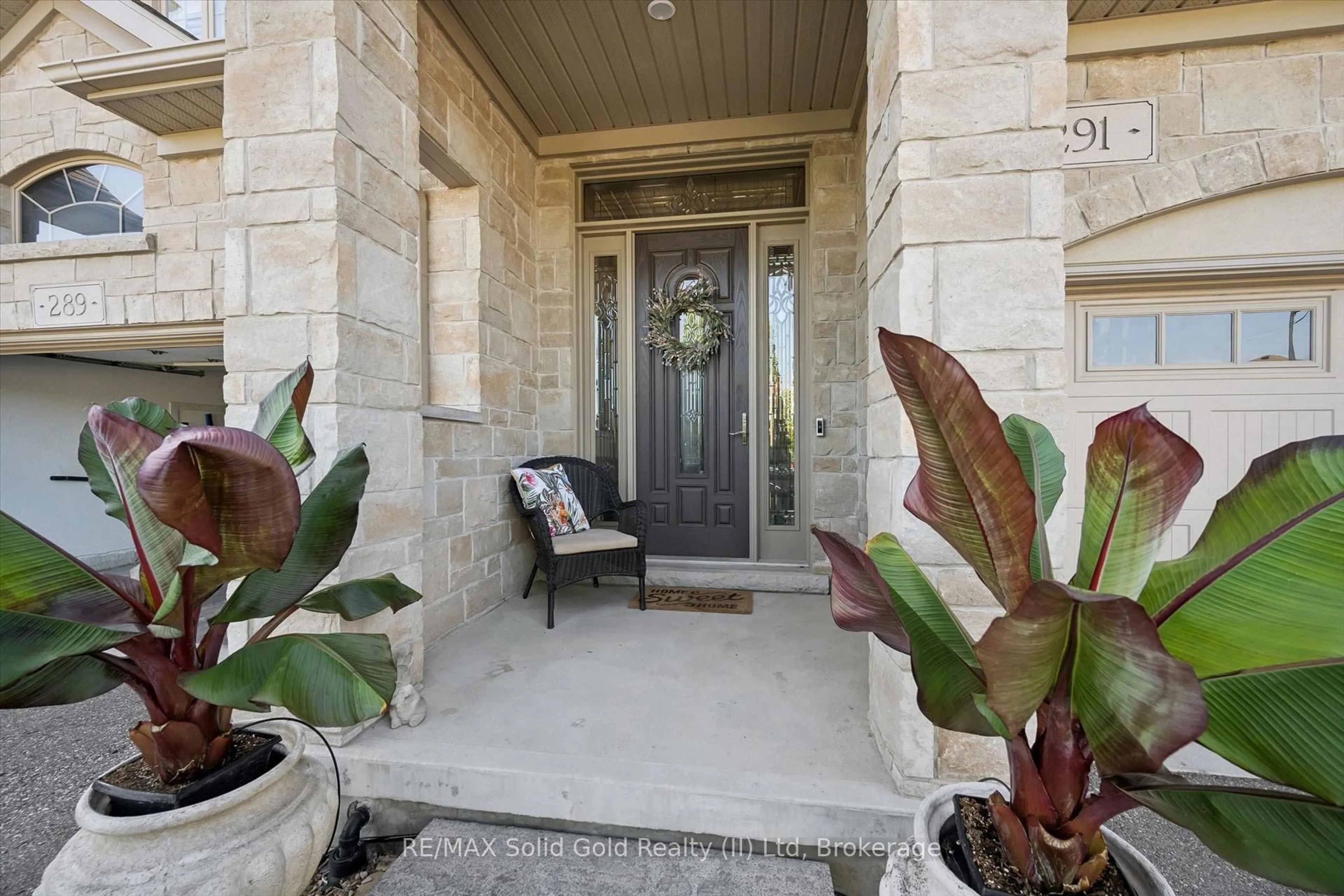 Indoor entryway for 291 Grey Silo Rd, Waterloo Ontario N2K 0C9