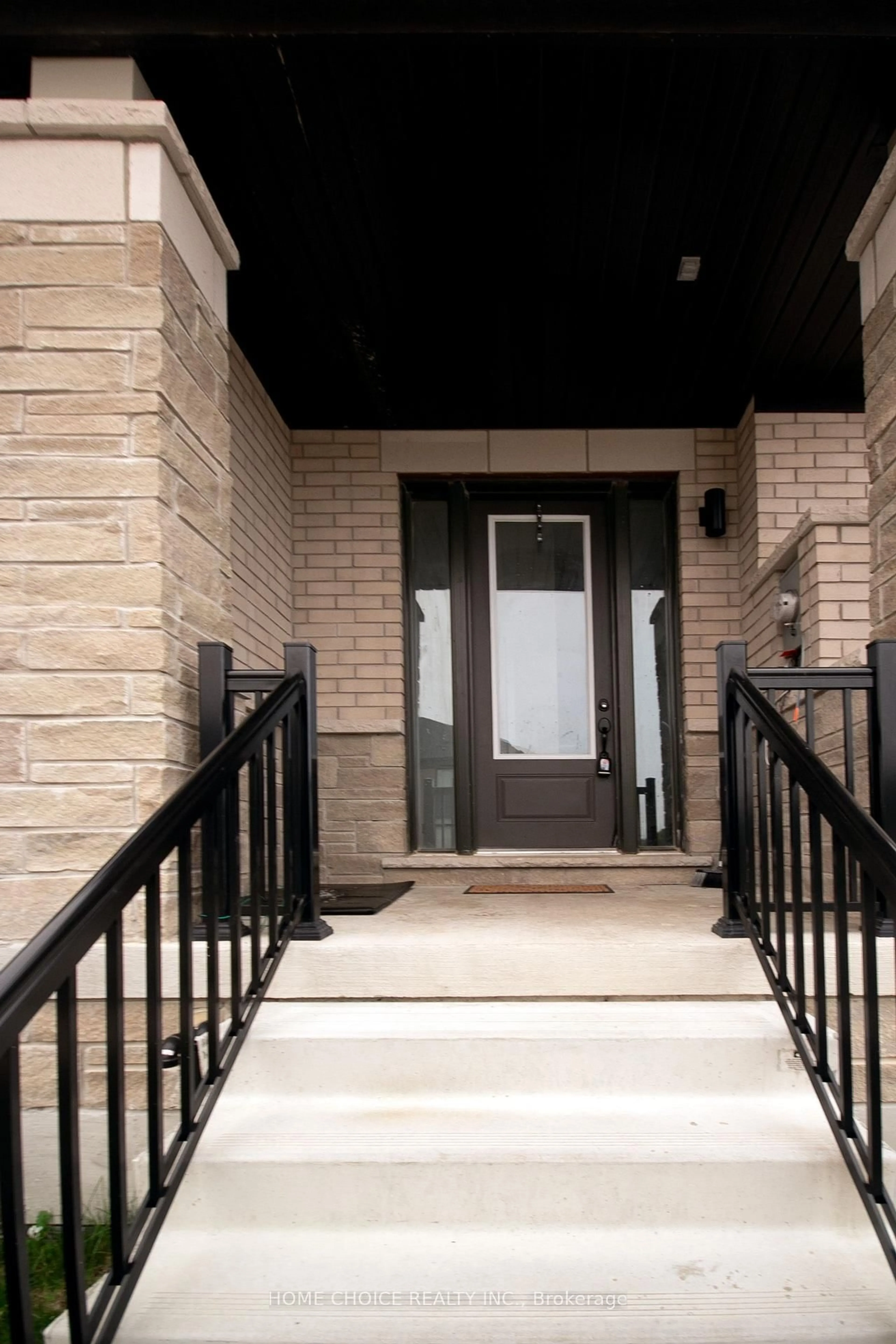 Indoor entryway for 639 Pollock Grve, Peterborough Ontario K9K 0J6