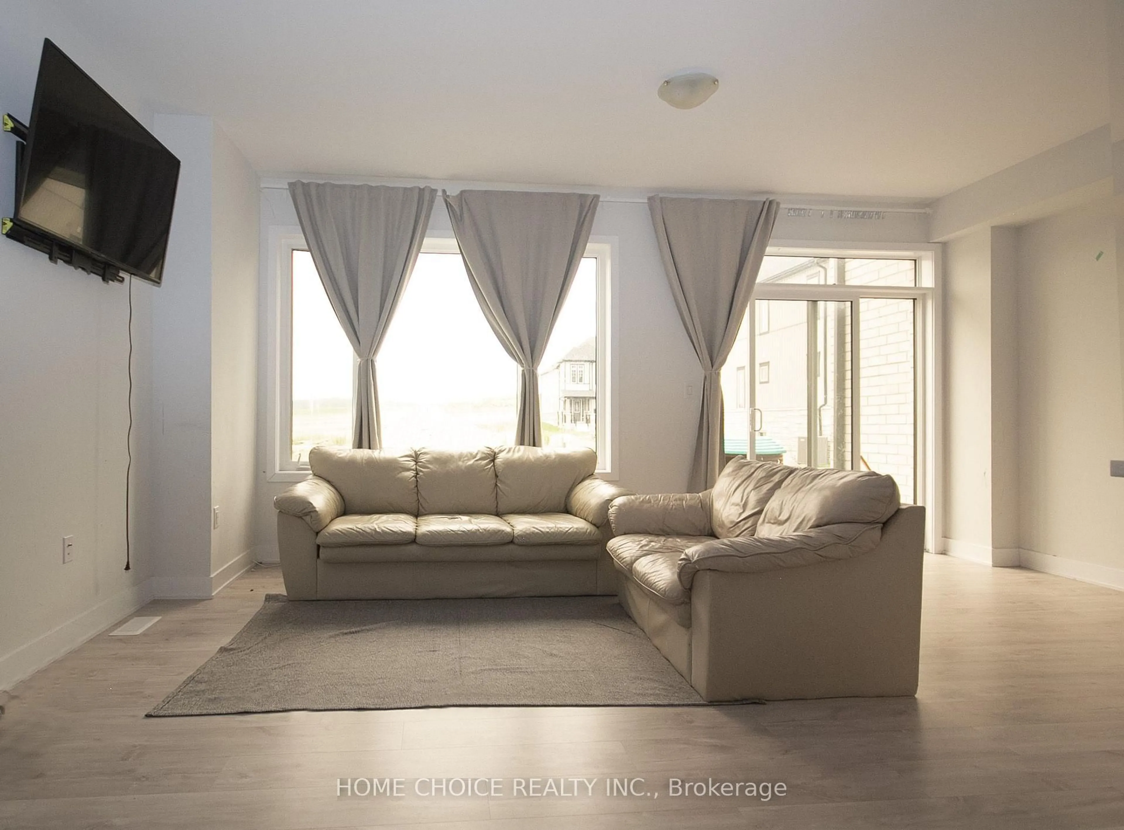 Living room with furniture, unknown for 639 Pollock Grve, Peterborough Ontario K9K 0J6