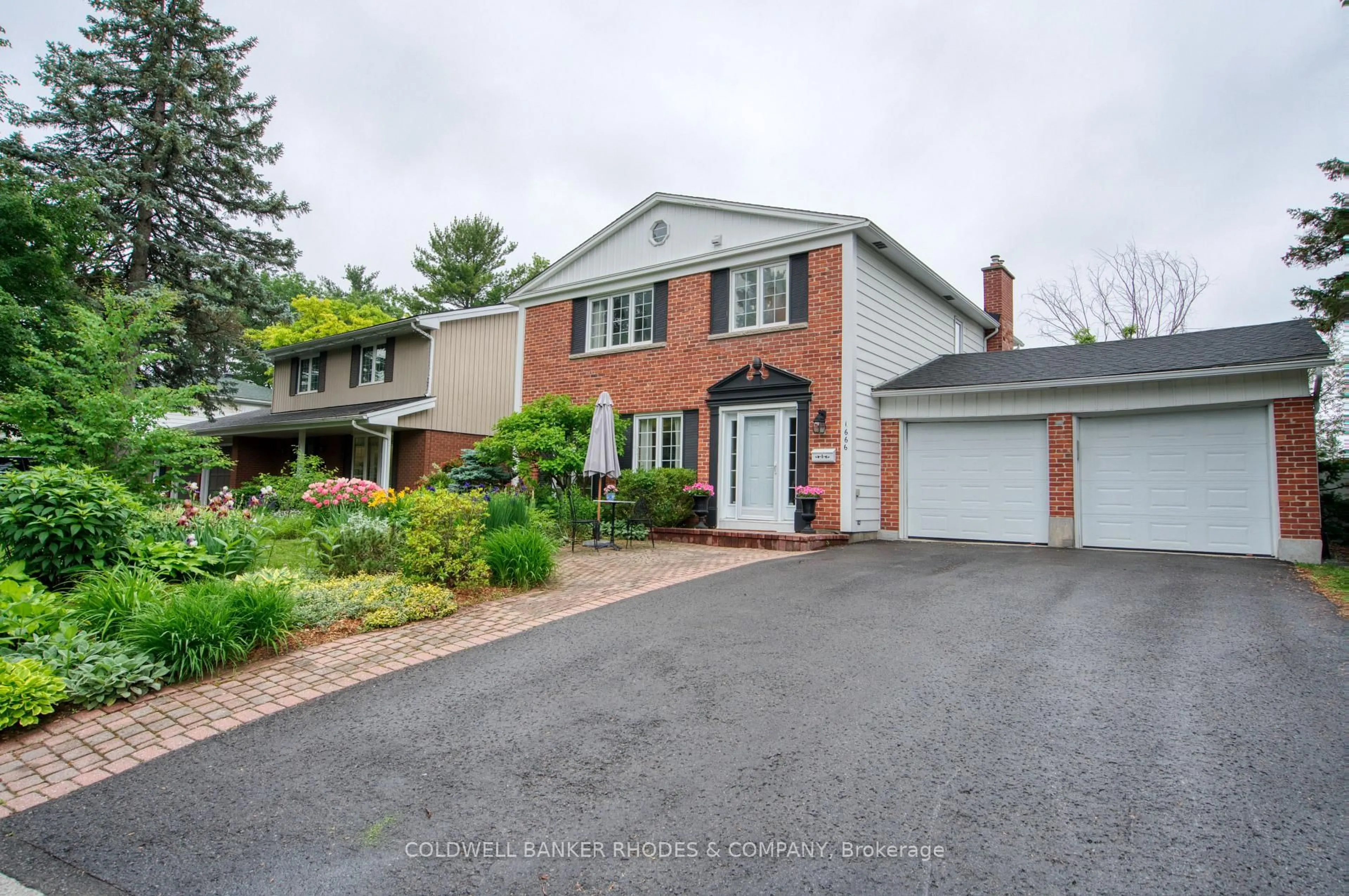 Home with brick exterior material, street for 1666 Amberdale Cres, Ottawa Ontario K1H 7B3