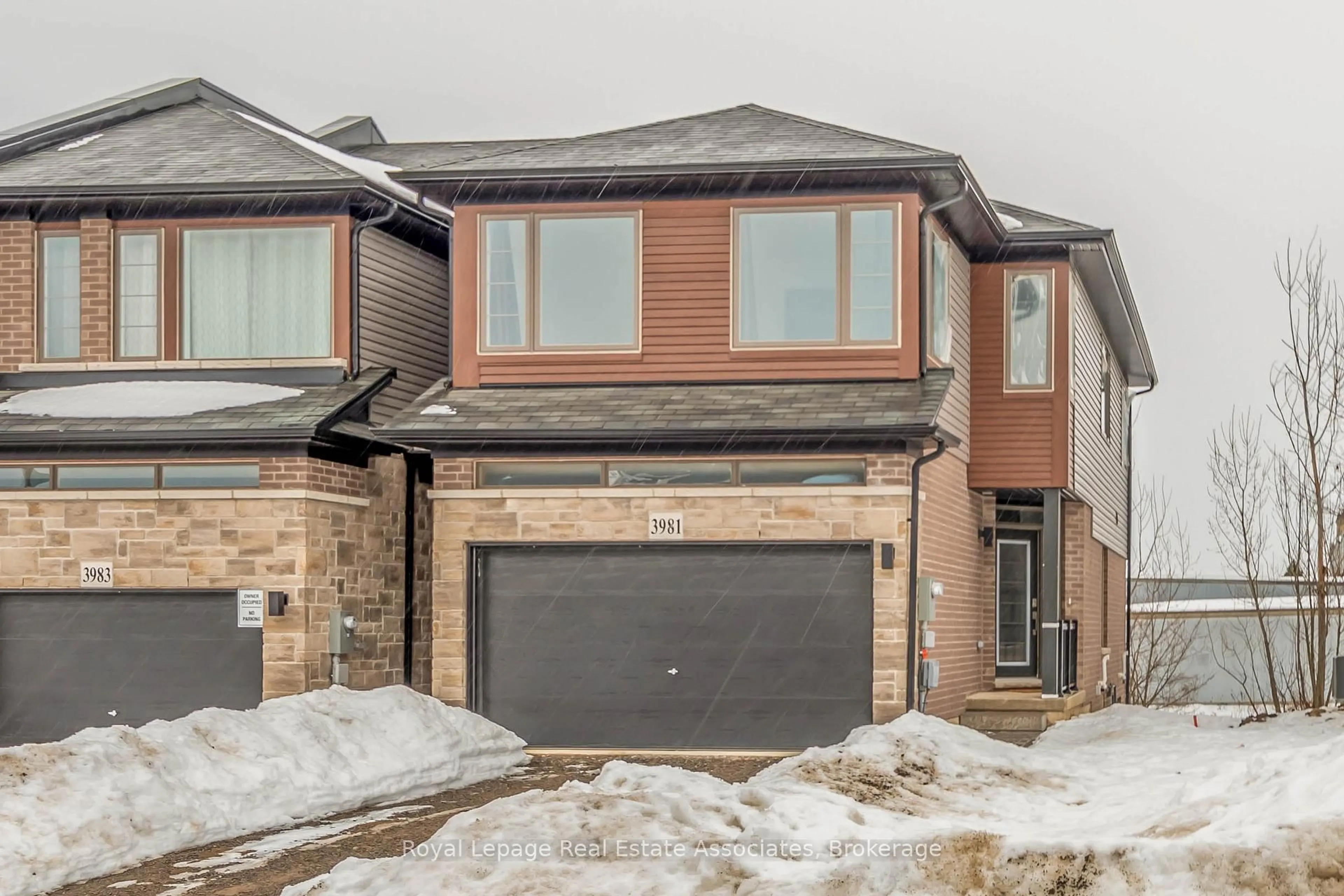 Home with brick exterior material, street for 3981 Crown St, Lincoln Ontario L0R 1B4