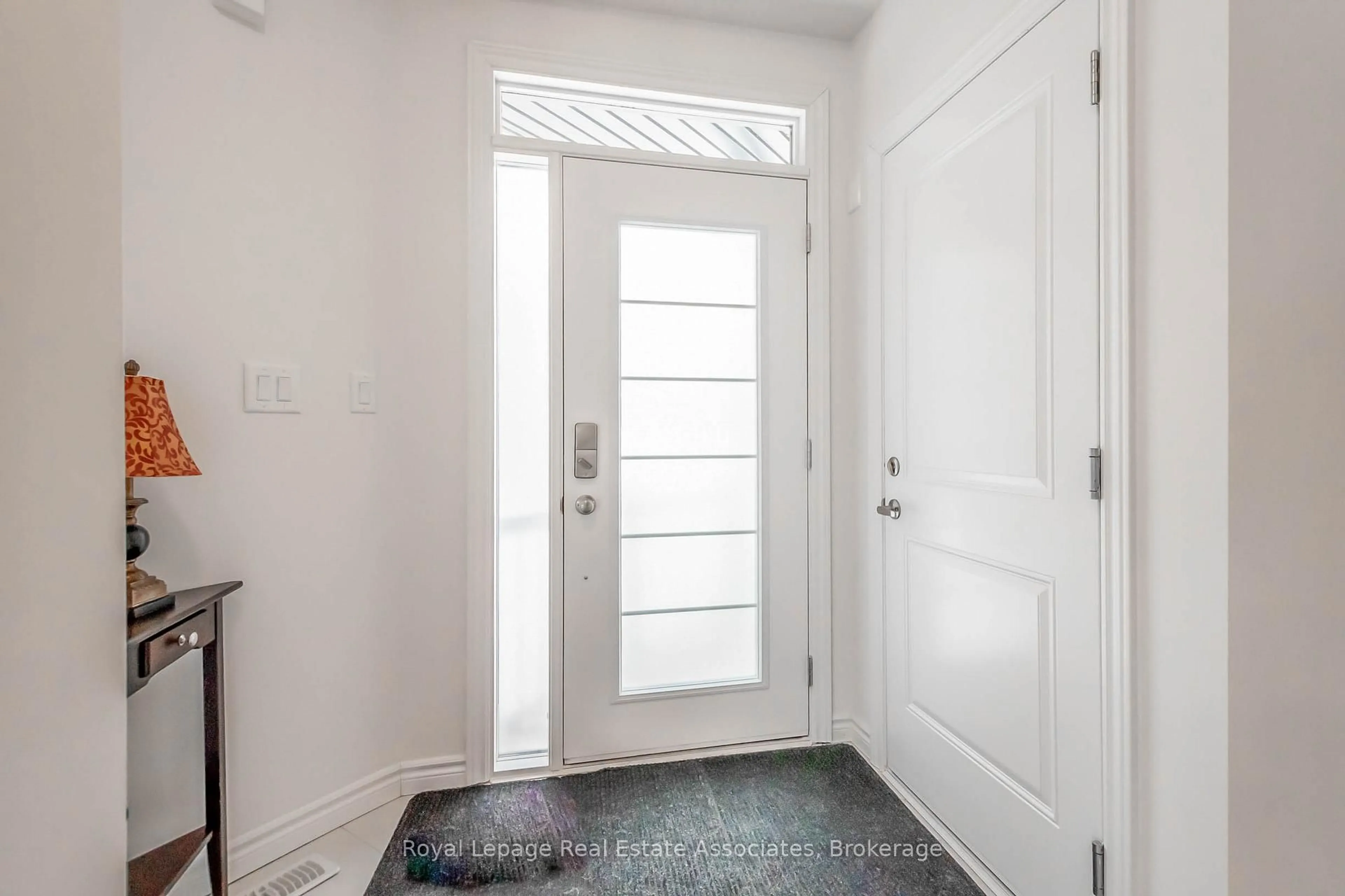 Indoor entryway for 3981 Crown St, Lincoln Ontario L0R 1B4