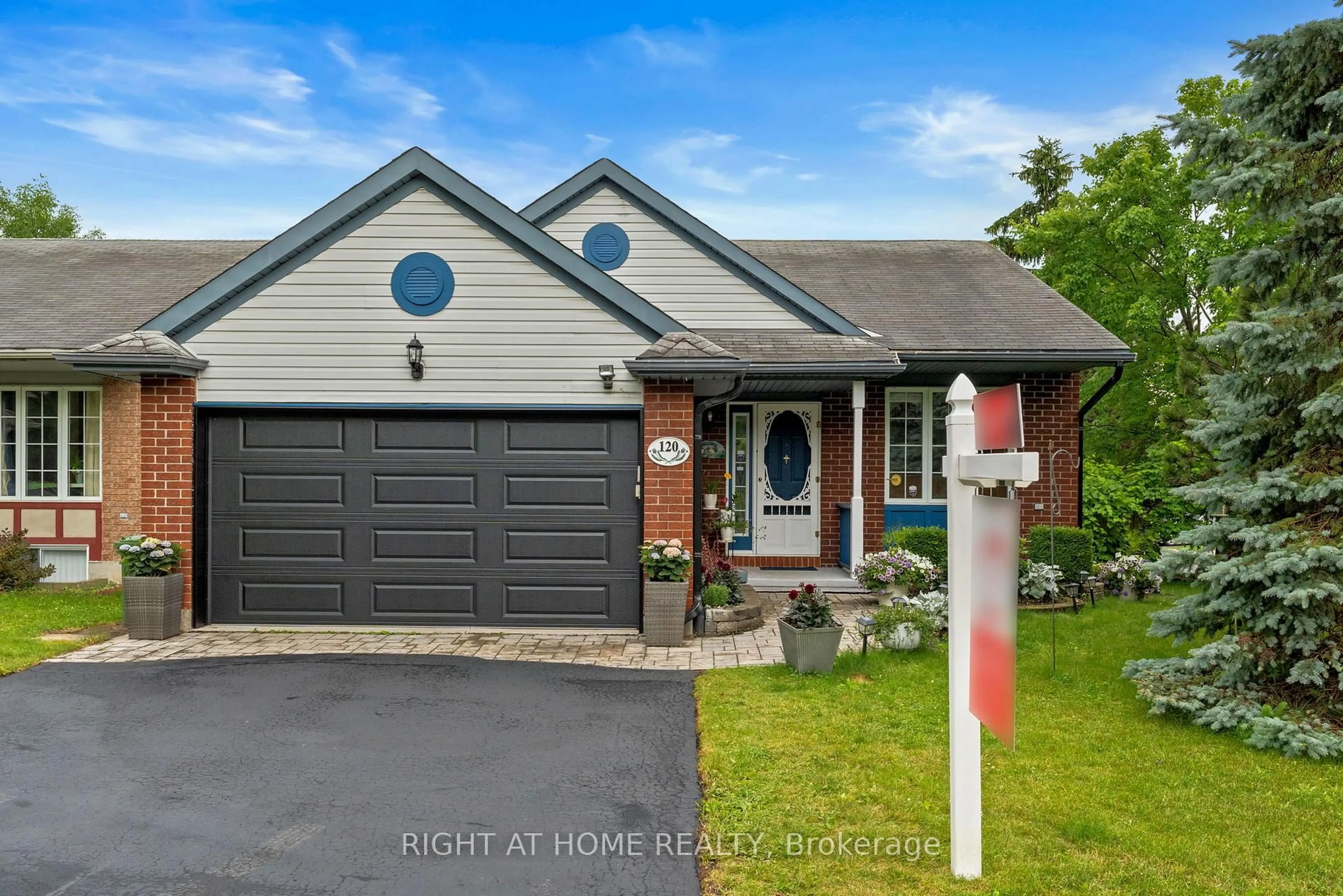 Home with brick exterior material, street for 120 Grandpark Circ, Ottawa Ontario K1G 6R5