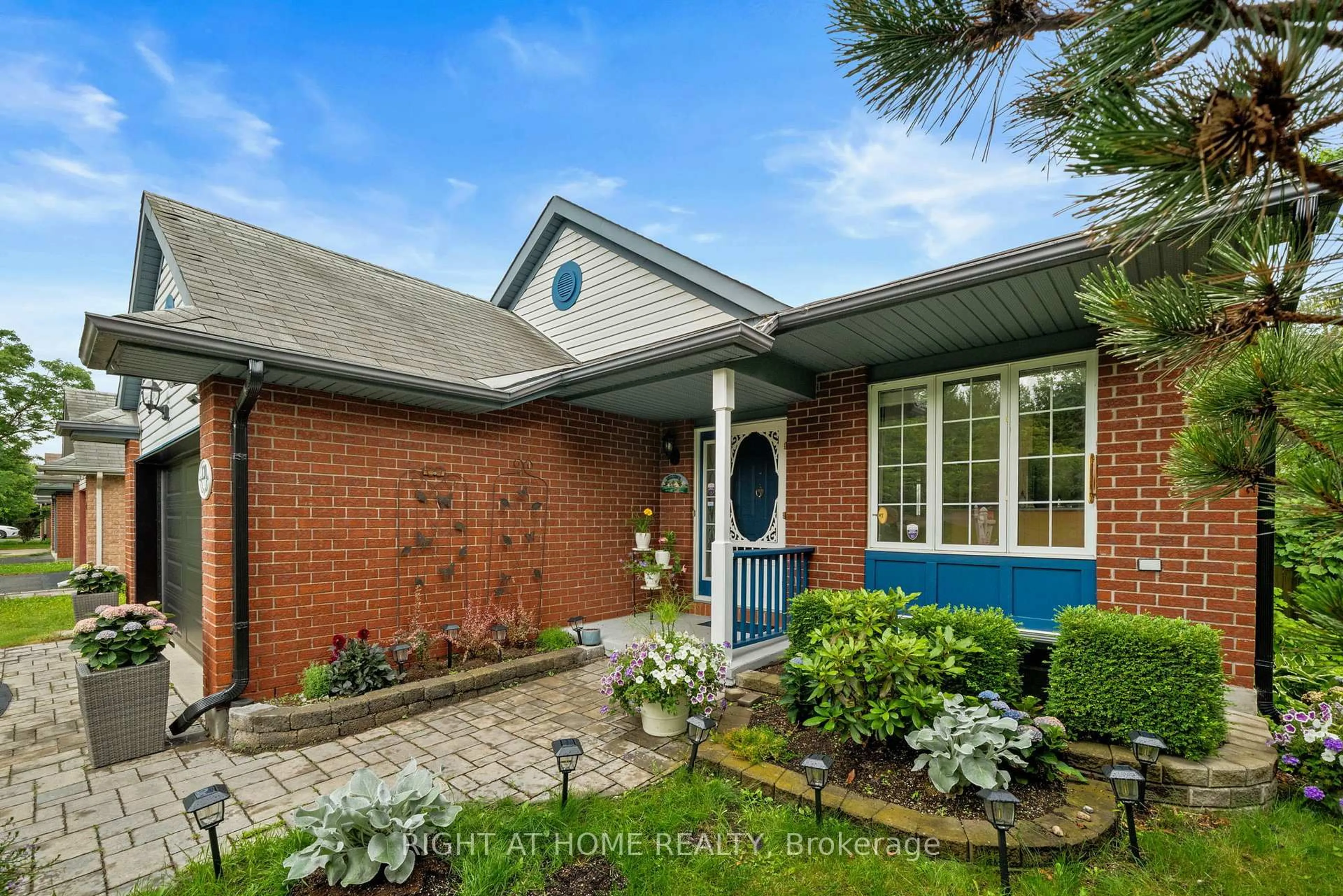 Home with brick exterior material, street for 120 Grandpark Circ, Ottawa Ontario K1G 6R5