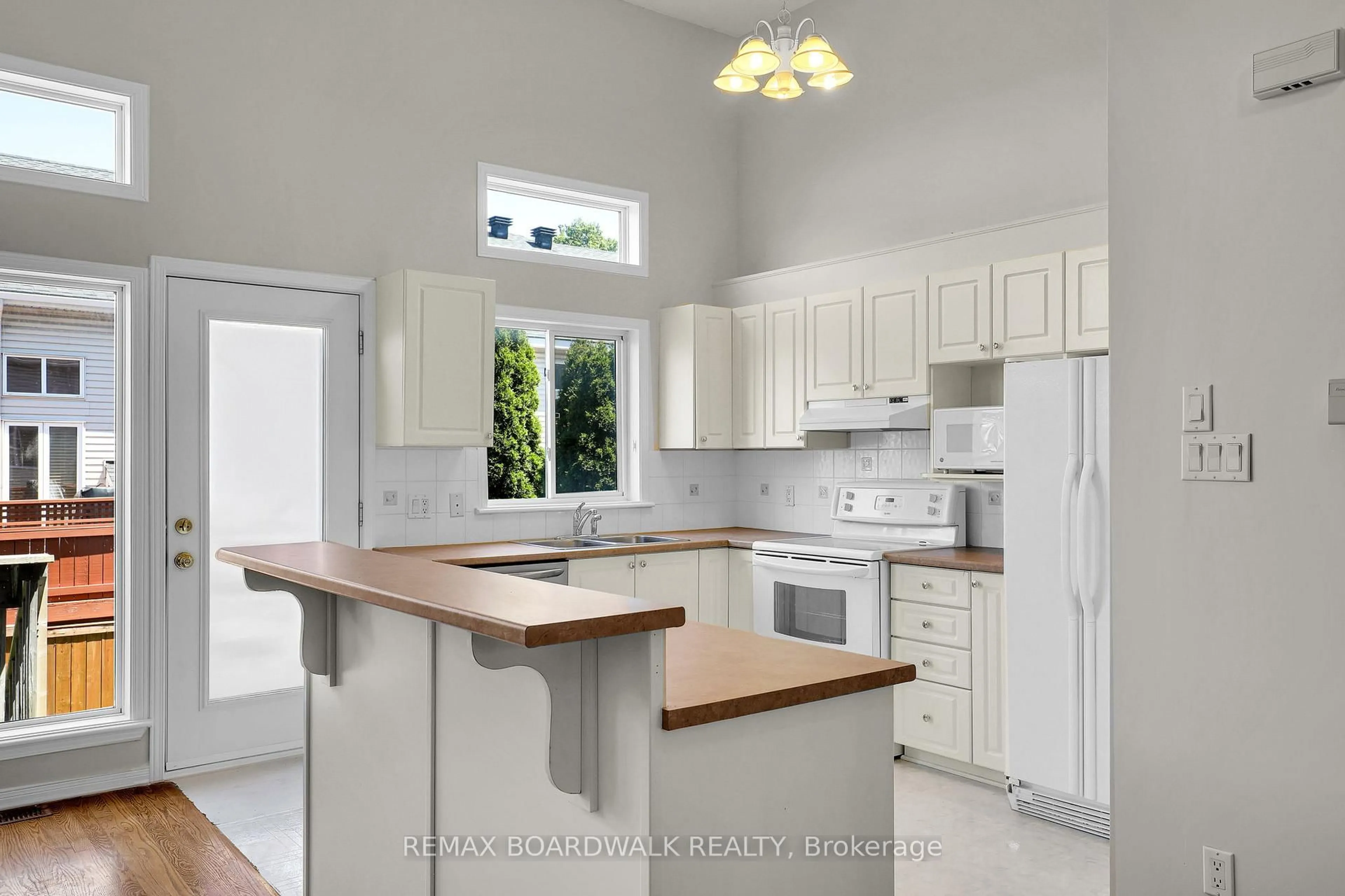 Unknown for 5 Maple Park Private, Ottawa Ontario K1T 4A6