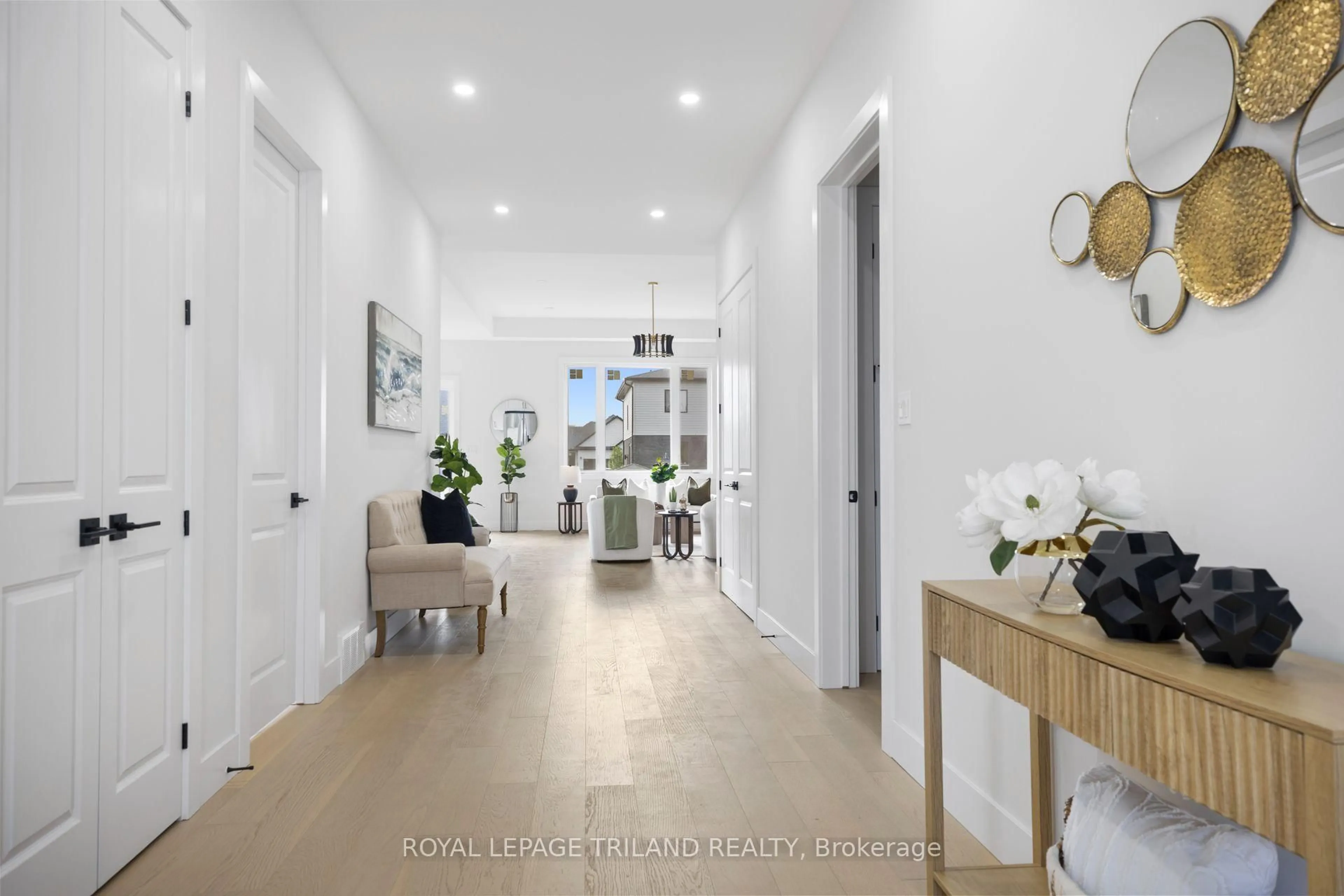 Indoor entryway for 4 Titan Crt, Dutton/Dunwich Ontario N0L 1J0