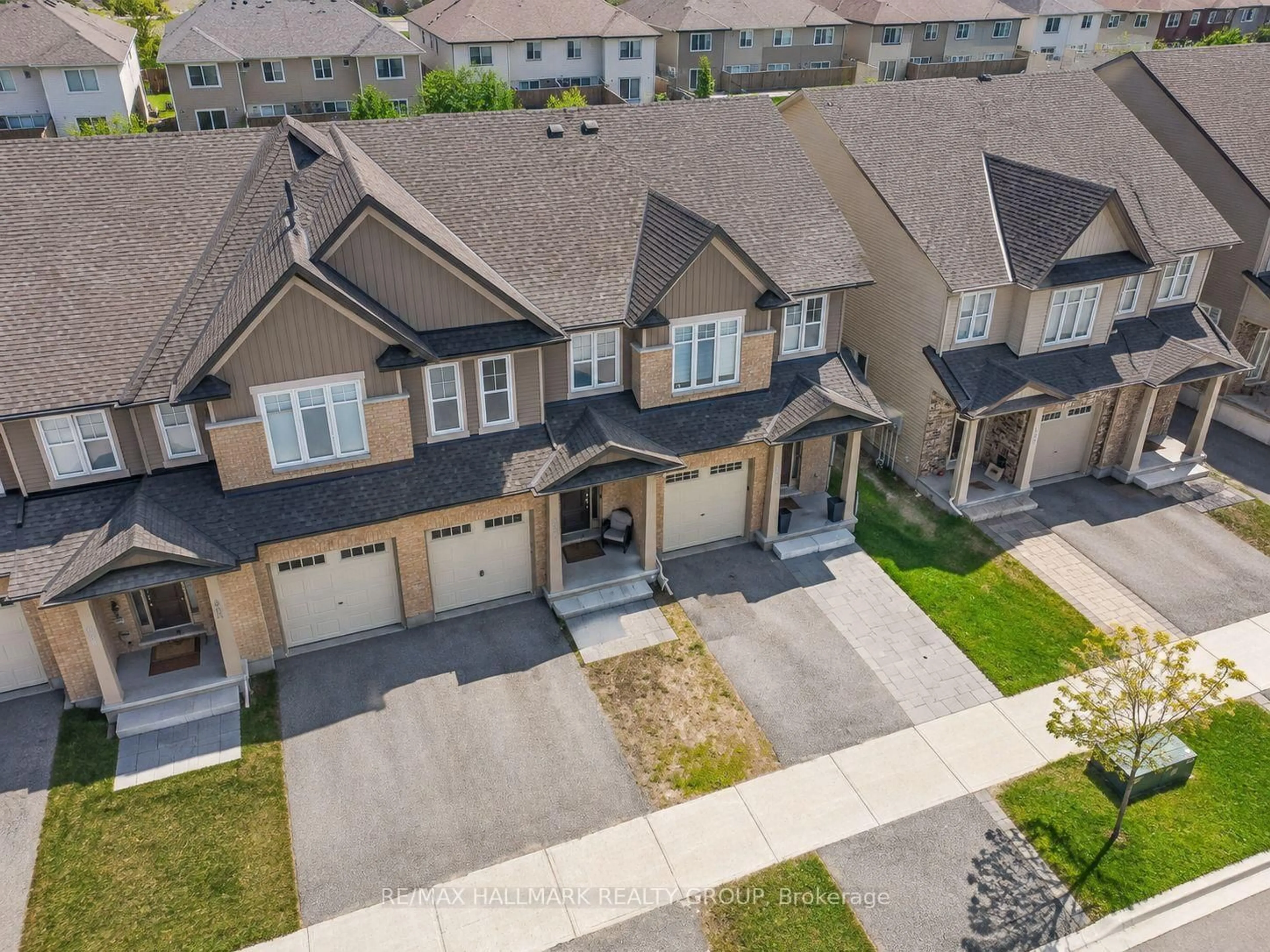 A pic from outside/outdoor area/front of a property/back of a property/a pic from drone, street for 834 CEDAR CREEK Dr, Ottawa Ontario K1T 0N6