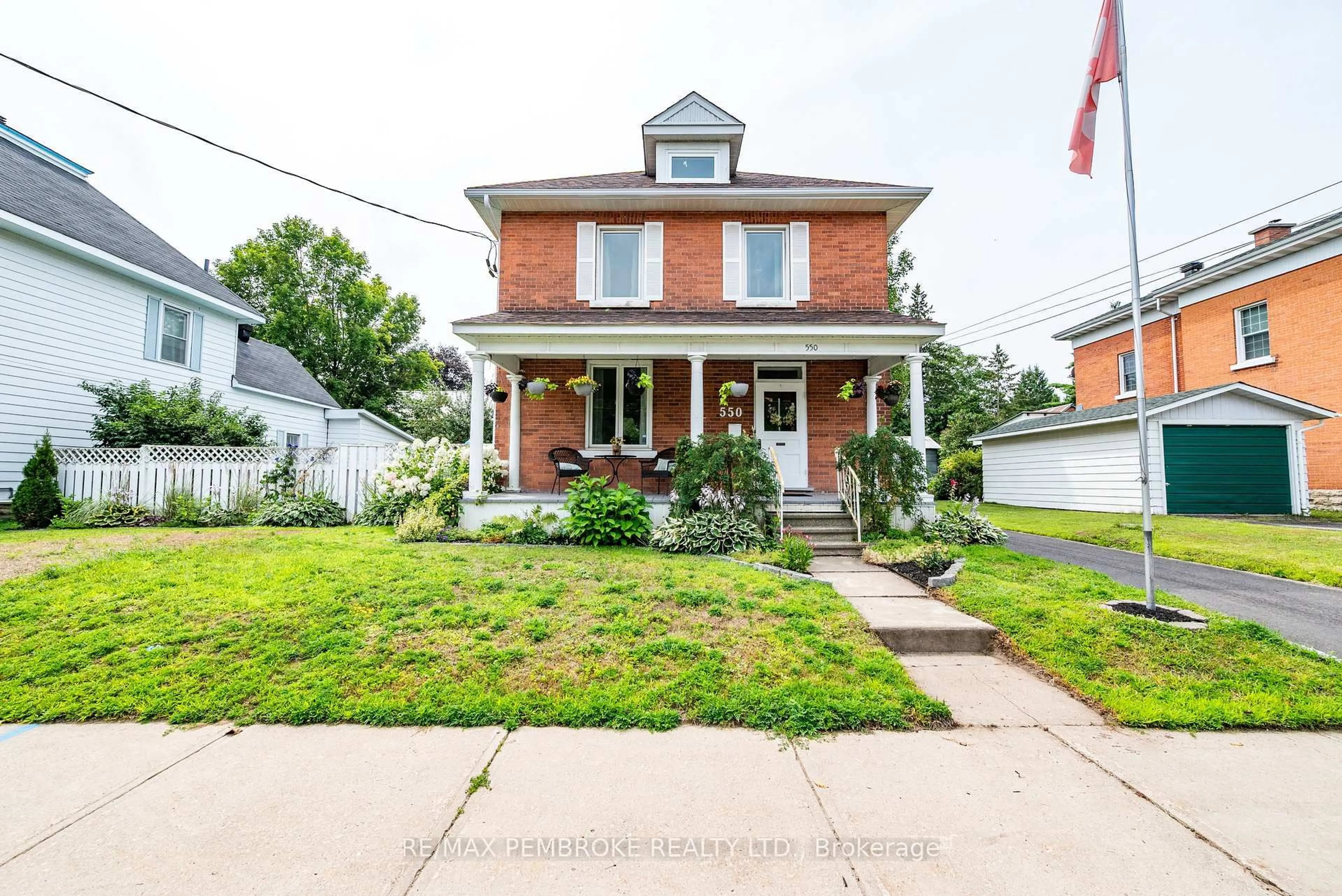 Home with brick exterior material, street for 550 Mary St, Pembroke Ontario K8A 5X3