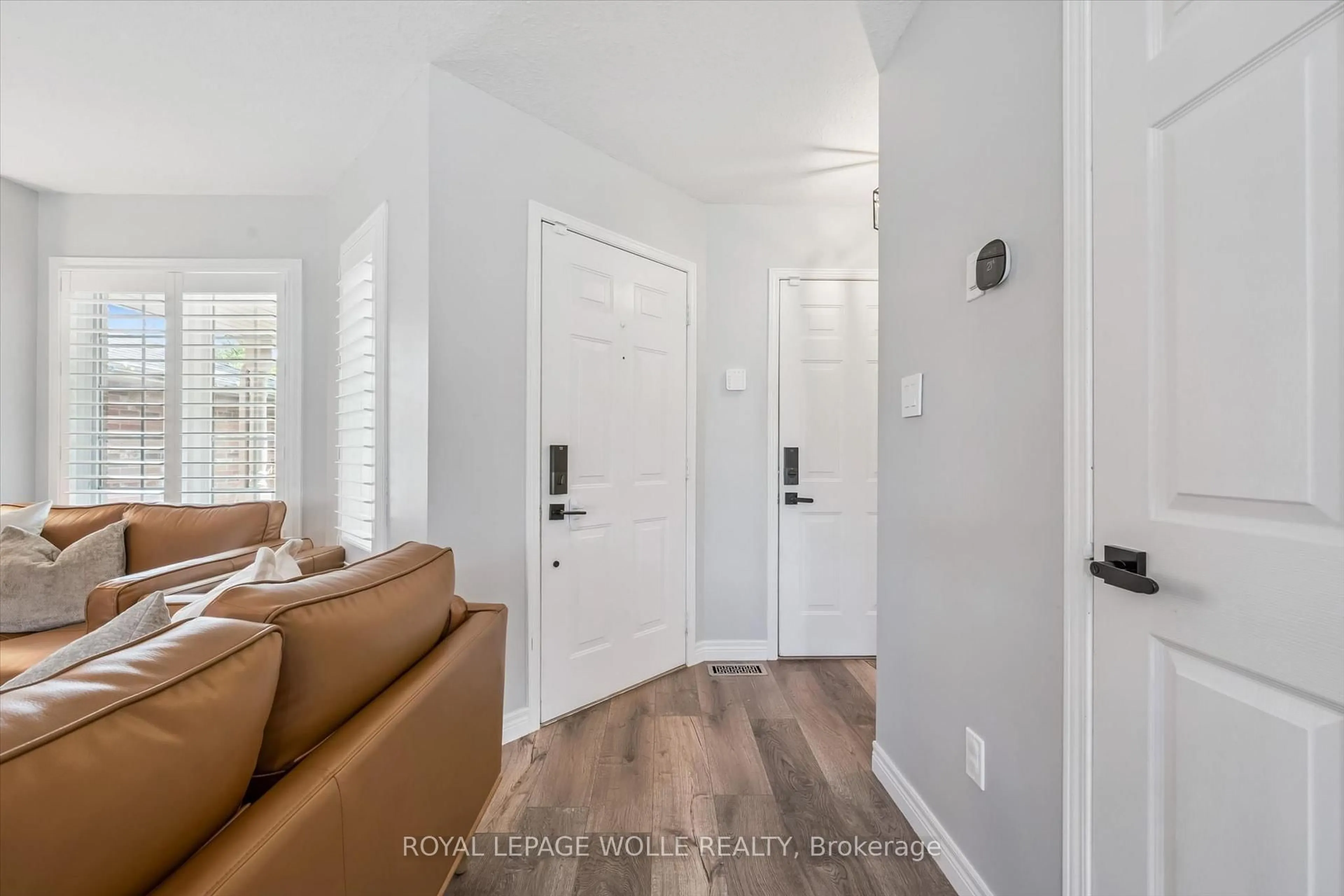 Indoor entryway for 109 Rush Meadow St, Kitchener Ontario N2R 1T3