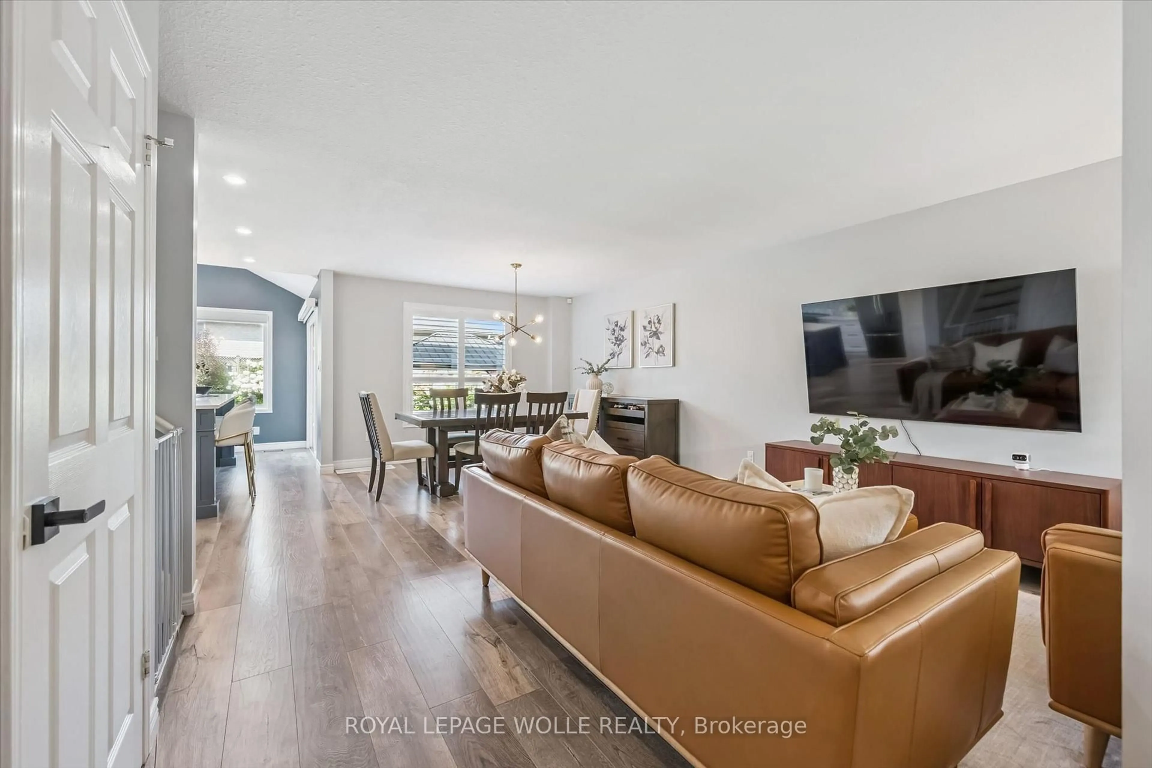 Living room with furniture, unknown for 109 Rush Meadow St, Kitchener Ontario N2R 1T3